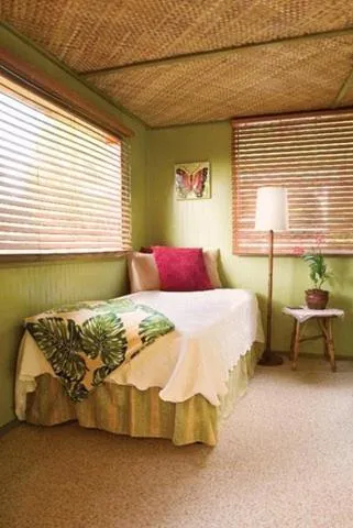 Bed in Ka'awa Loa Plantation