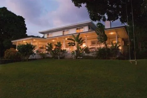 Property building in Ka'awa Loa Plantation