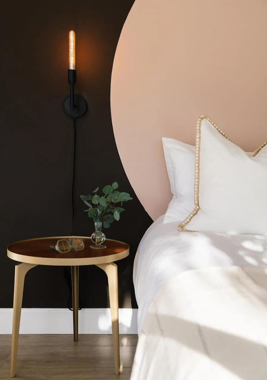 Bed in Laguna Beach Lodge