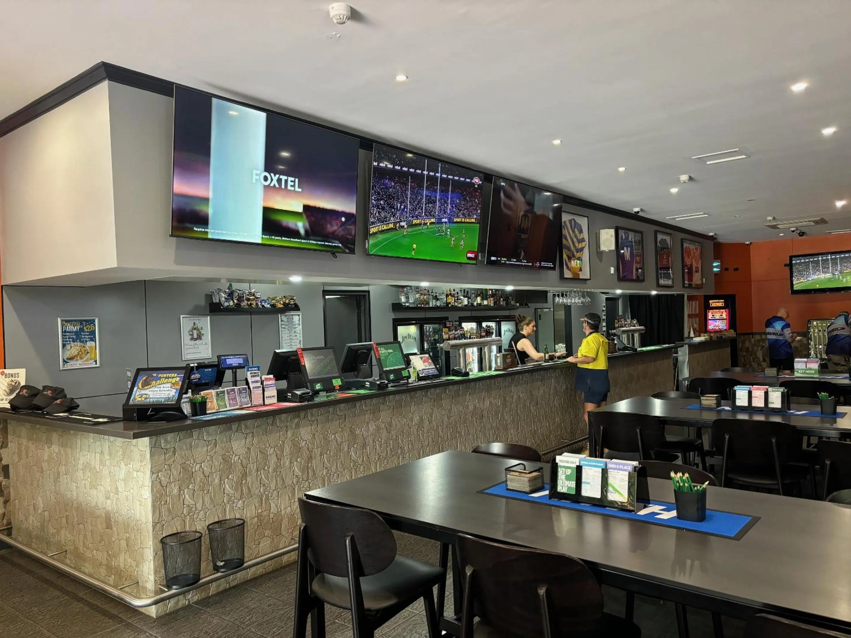 Restaurant/places to eat in Frontier Hotel Darwin