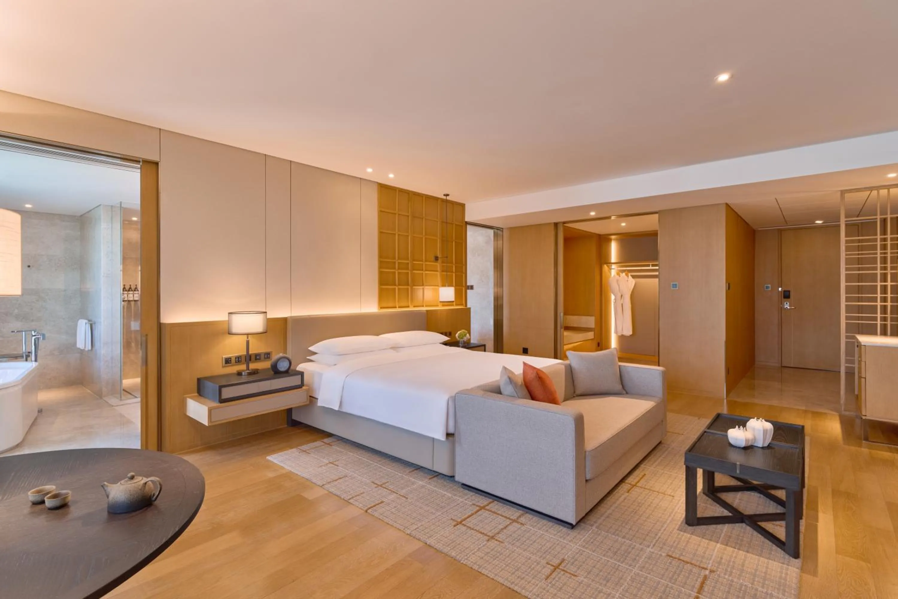 Living room, Bed in Hyatt Regency Shenzhen Airport