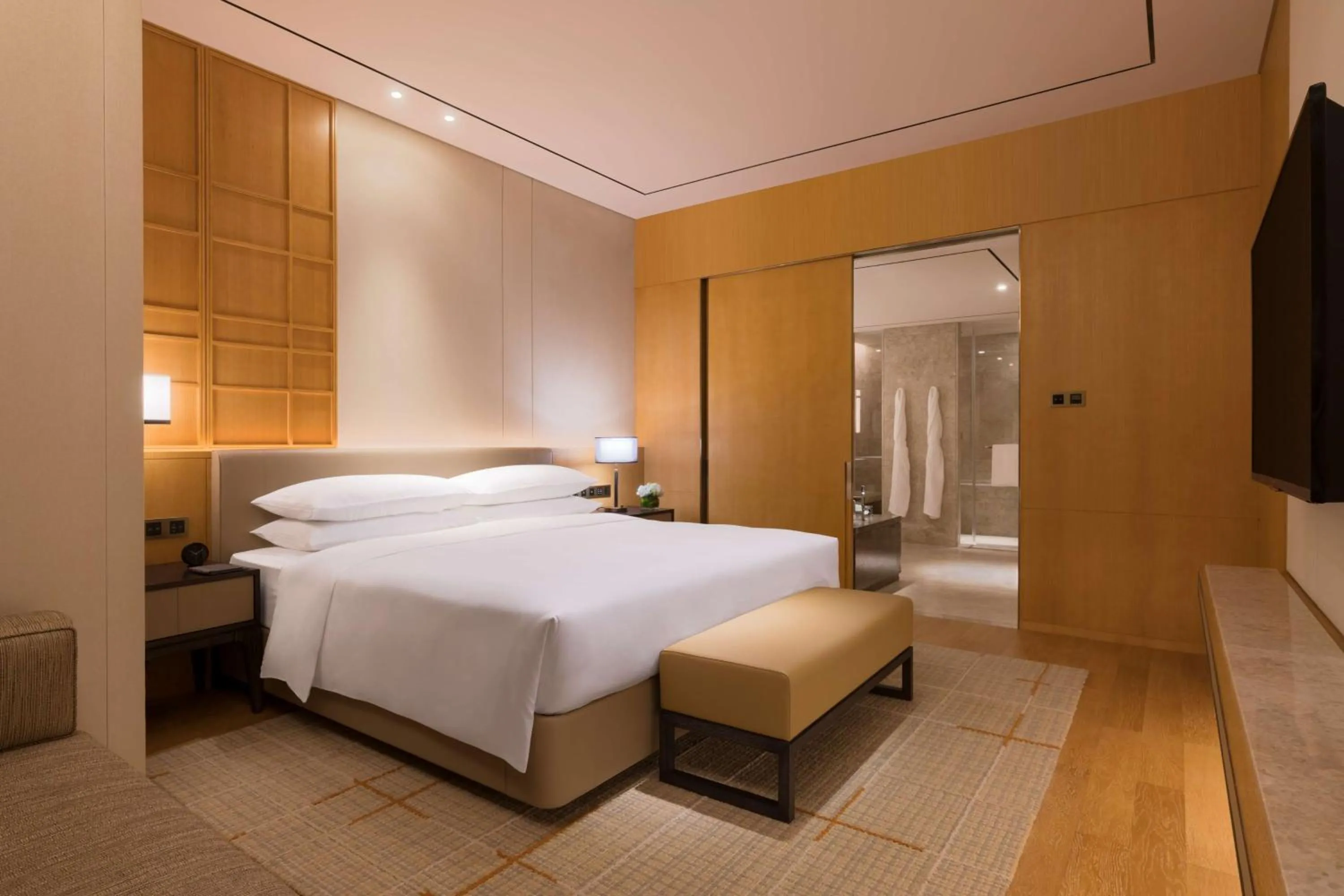 Photo of the whole room, Bed in Hyatt Regency Shenzhen Airport