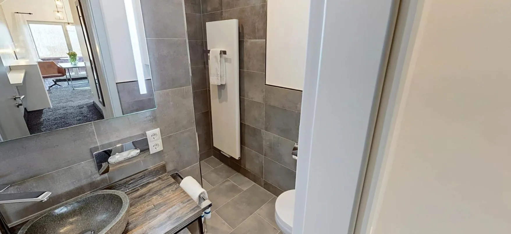 Bathroom in Boardinghouse Emden