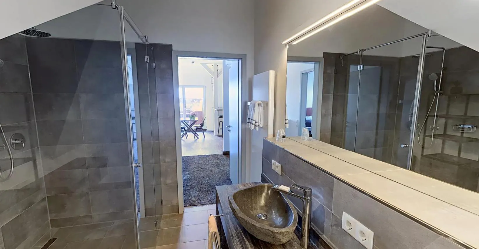 Bathroom in Boardinghouse Emden