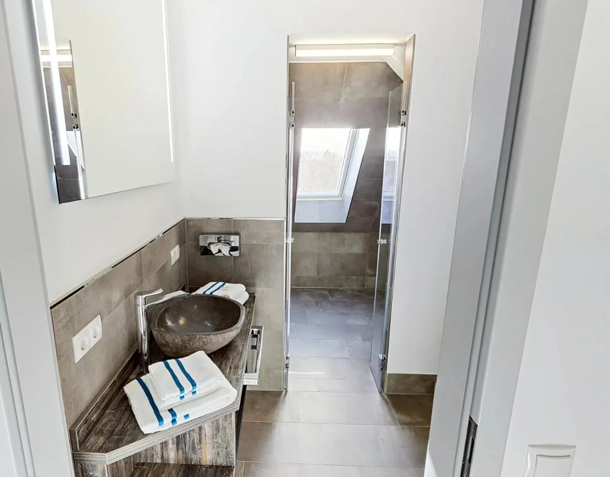 Bathroom in Boardinghouse Emden