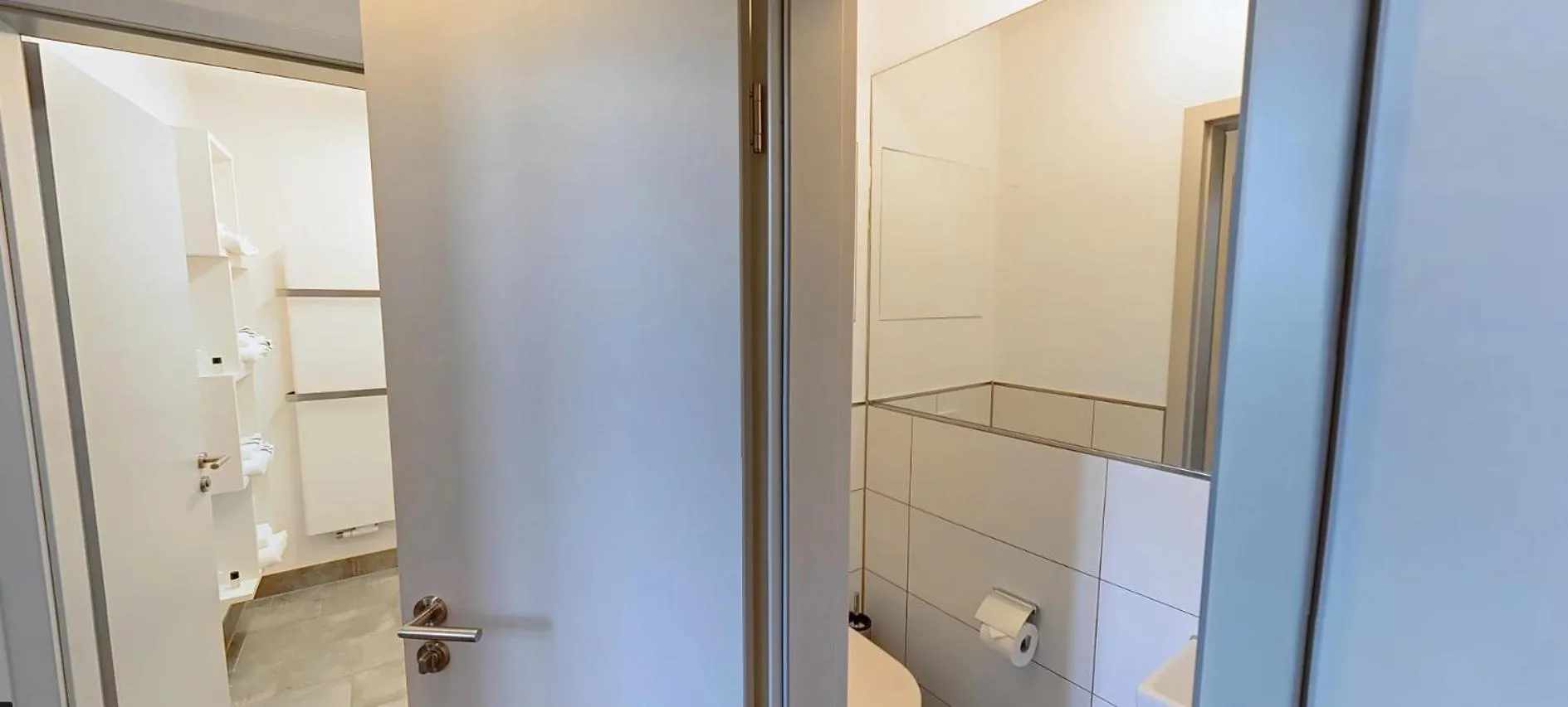 Bathroom in Boardinghouse Emden