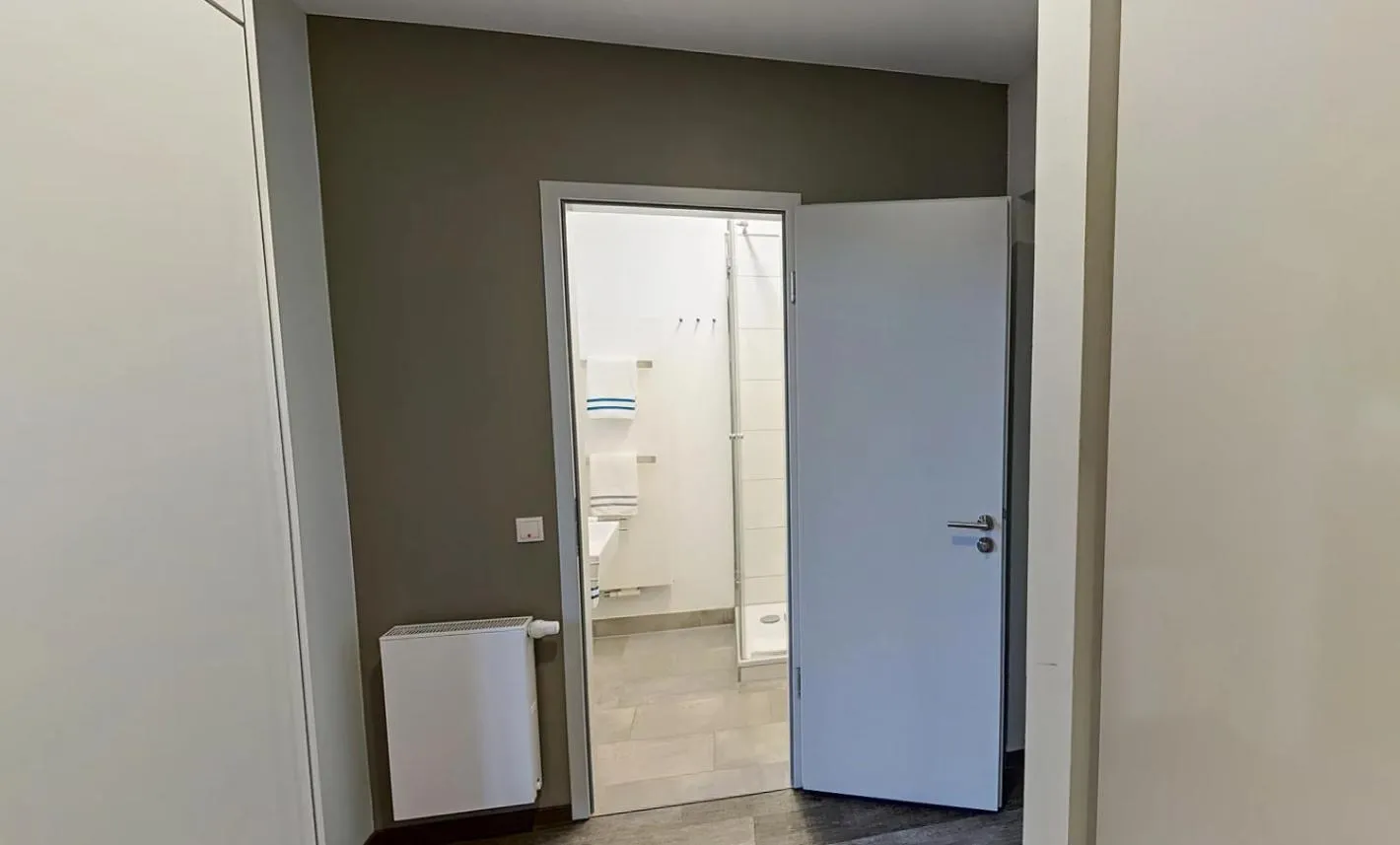 Bathroom in Boardinghouse Emden