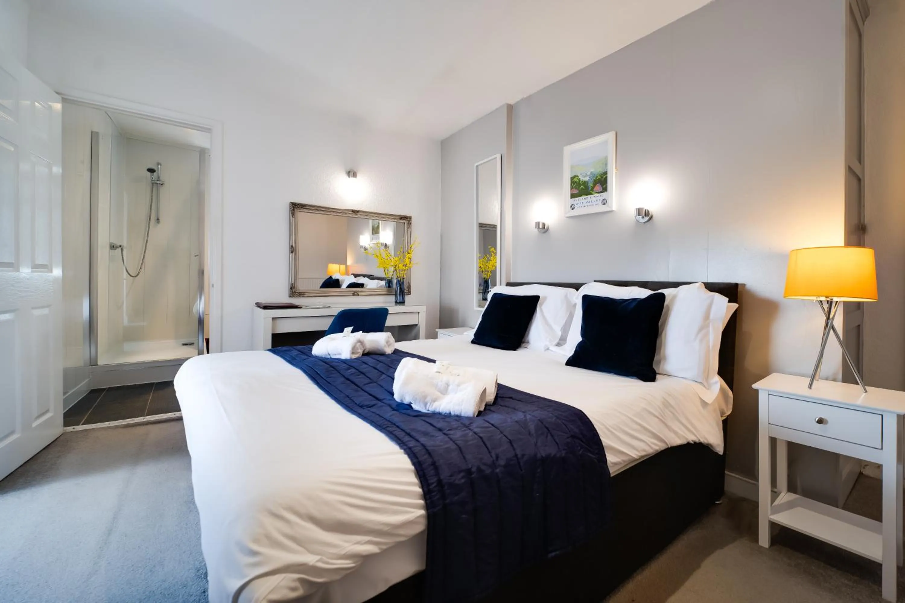 Photo of the whole room, Bed in The Beaufort Hotel