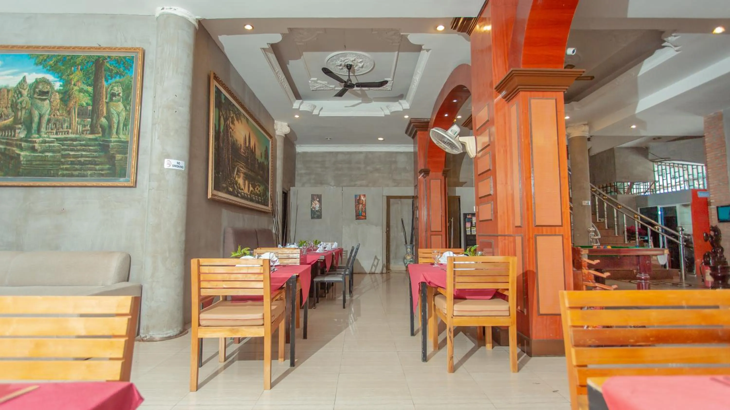 Restaurant/places to eat in Best Central Point Hotel