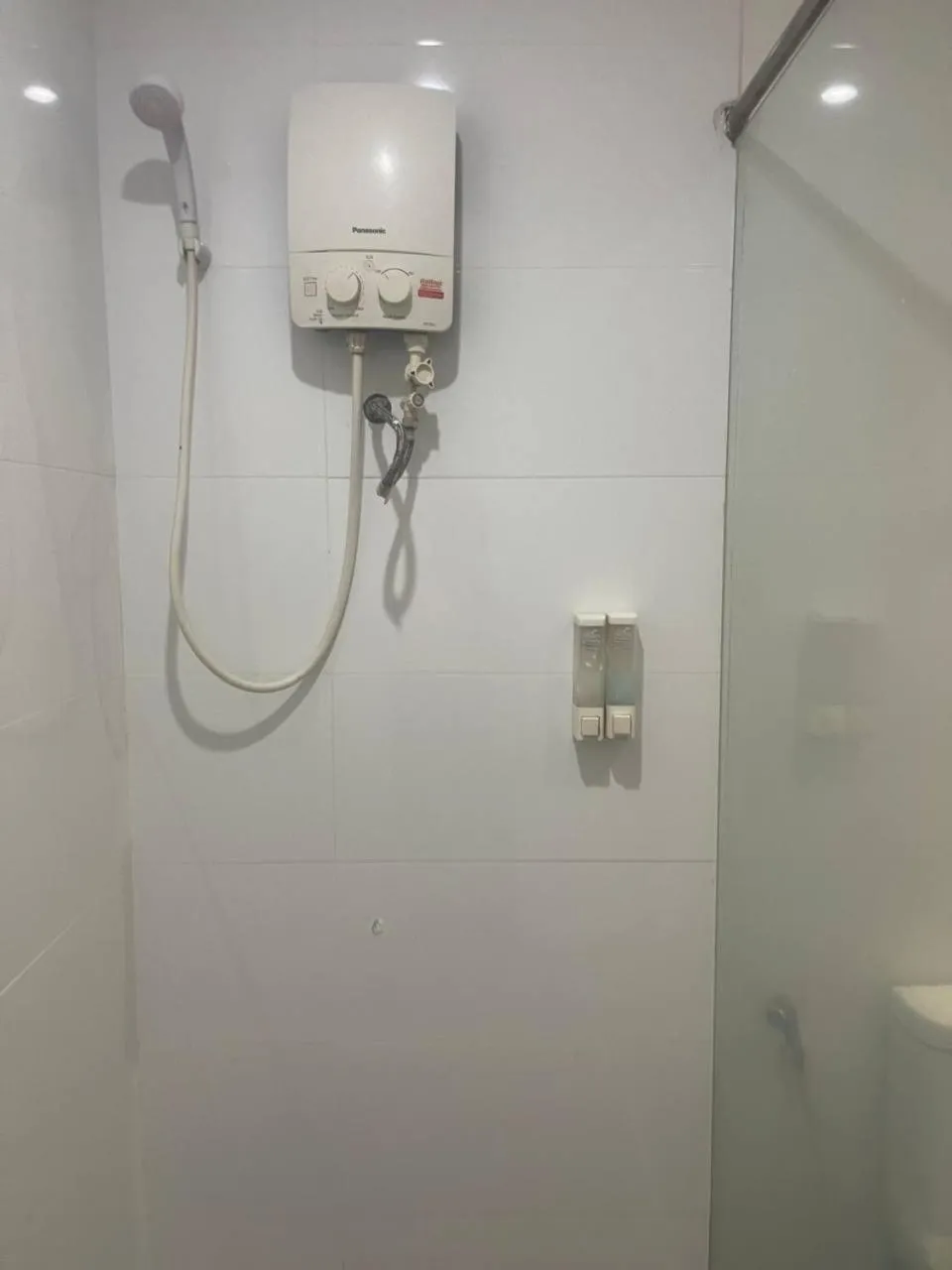 Shower in Best Central Point Hotel