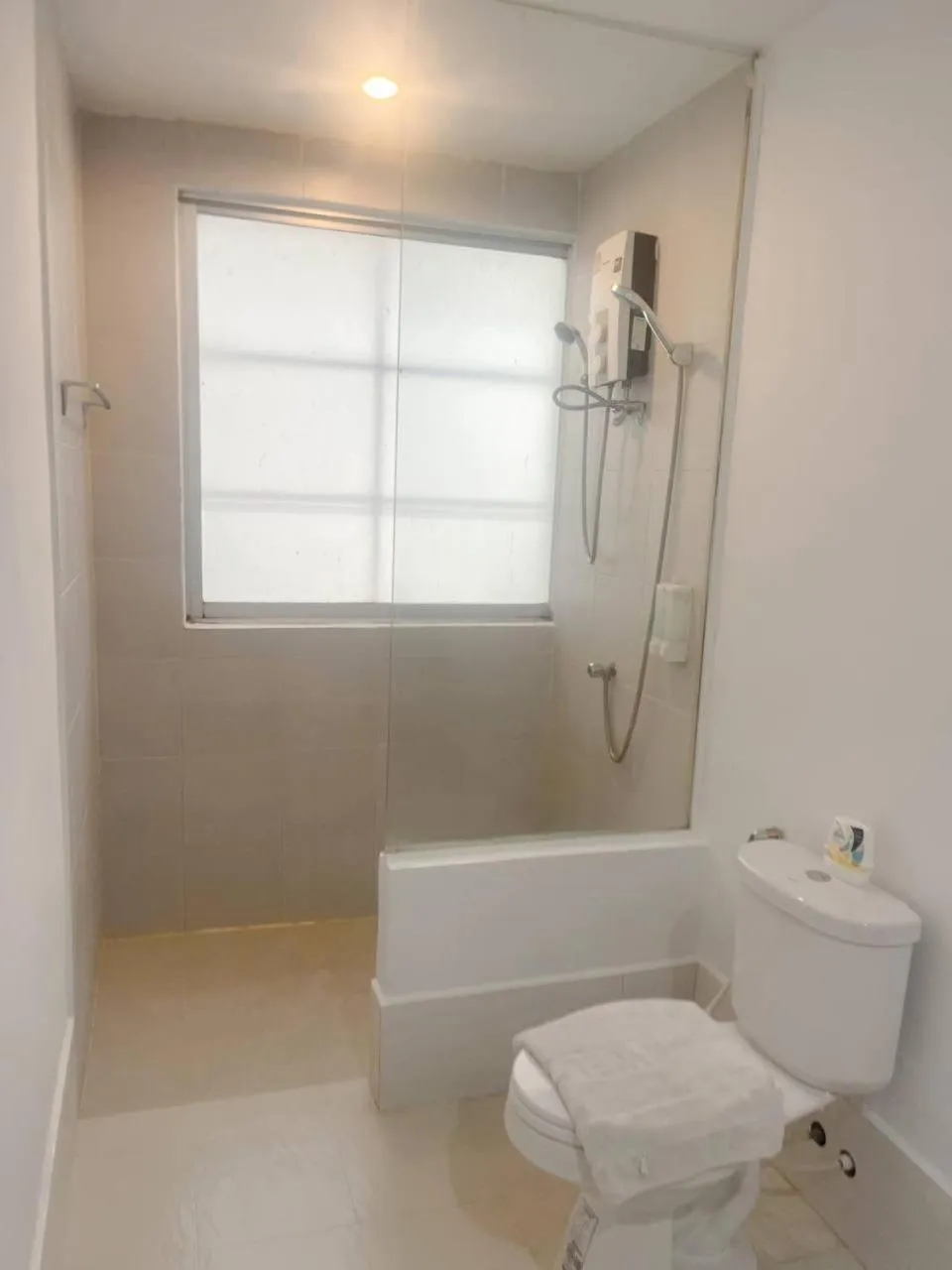 Toilet in Best Central Point Hotel