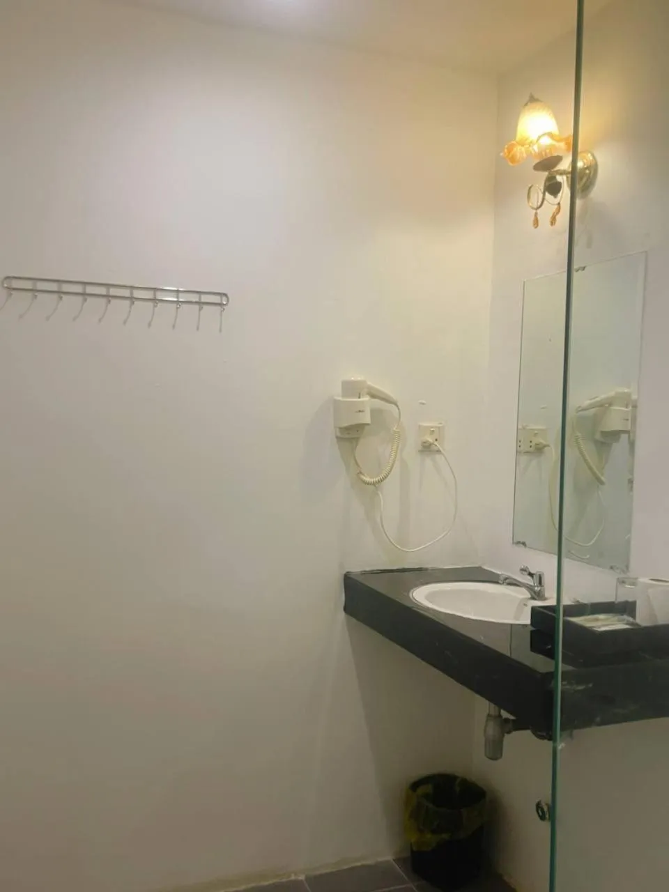 Toilet in Best Central Point Hotel