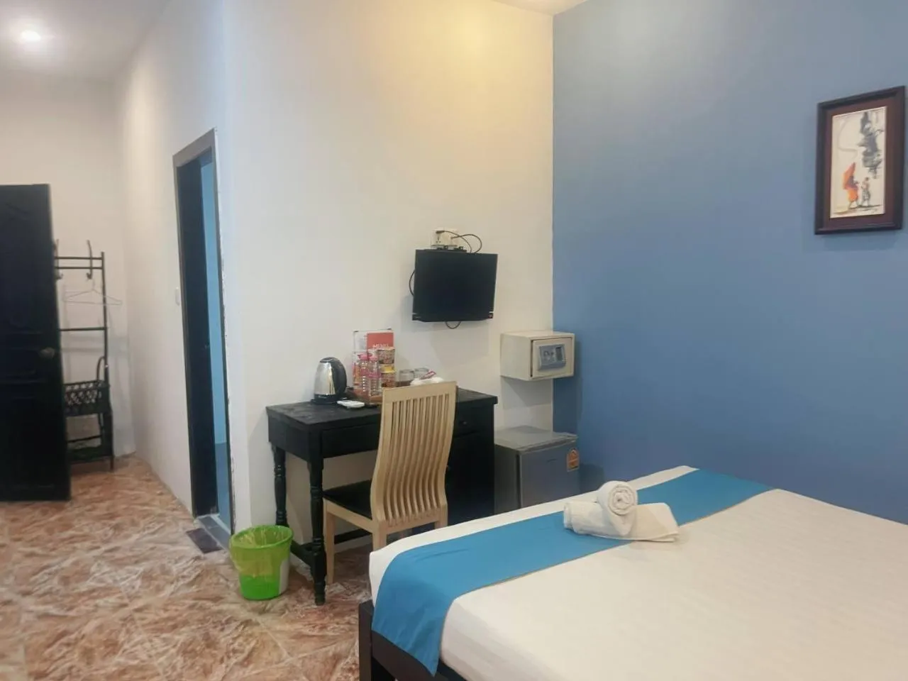 Bedroom, Bed in Best Central Point Hotel