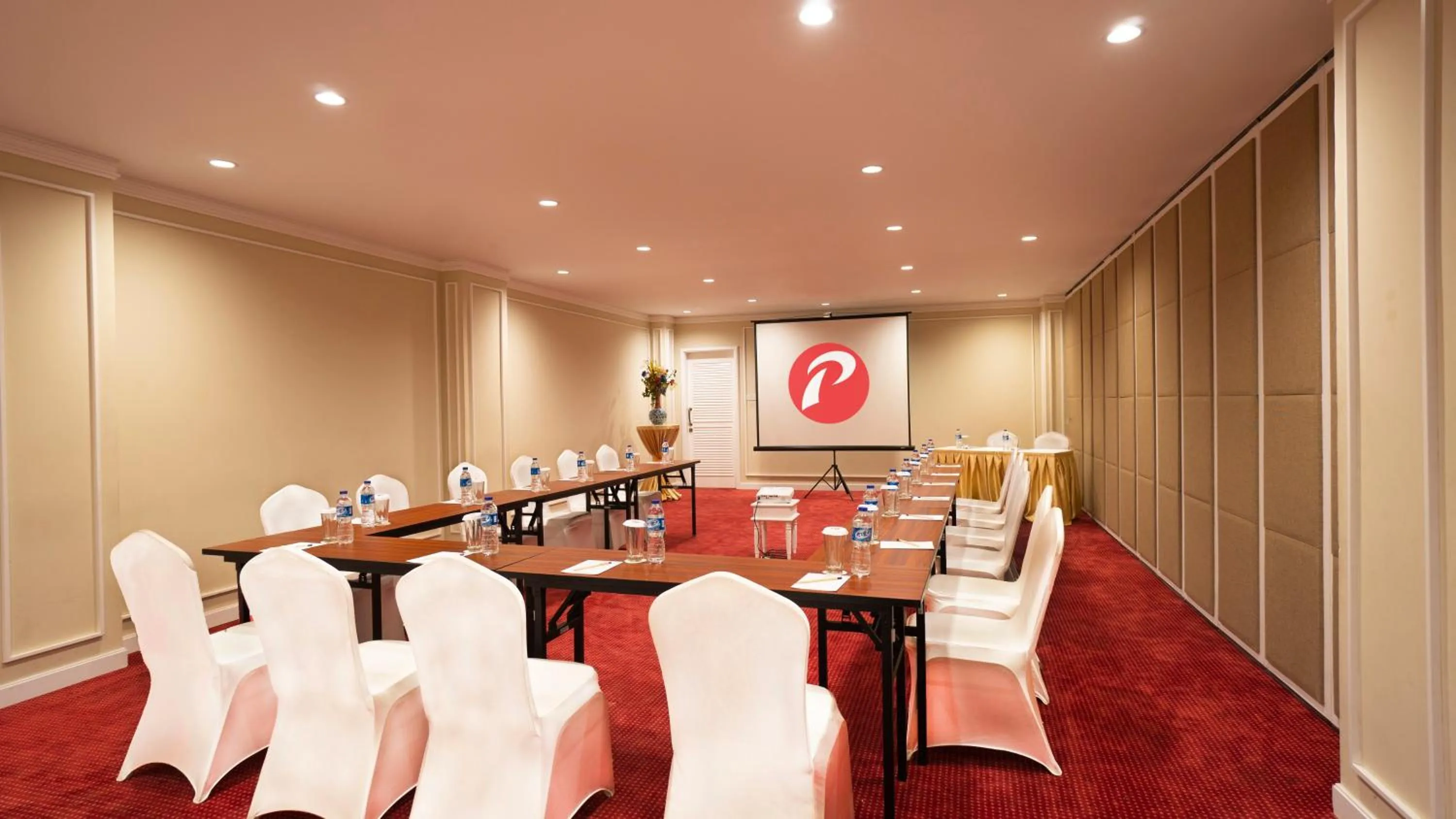Business facilities in d'primahotel Airport Jakarta 2