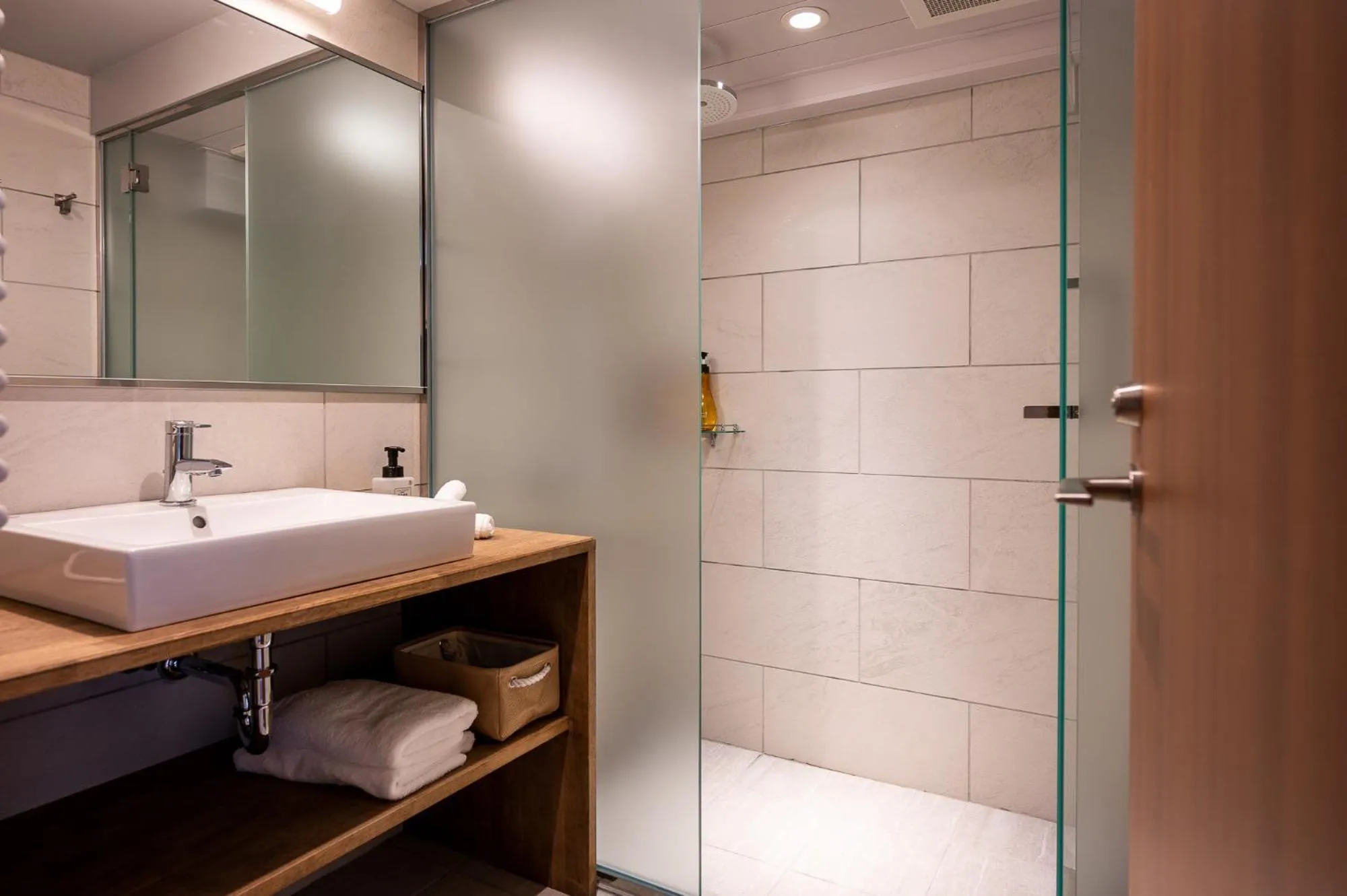 Shower in Kawamotoya