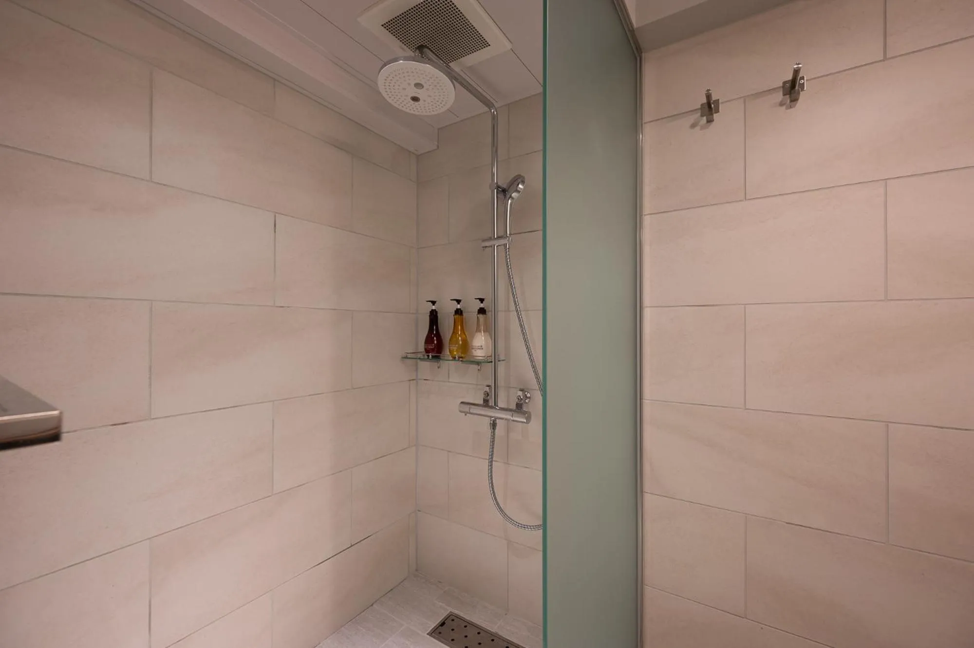 Shower in Kawamotoya