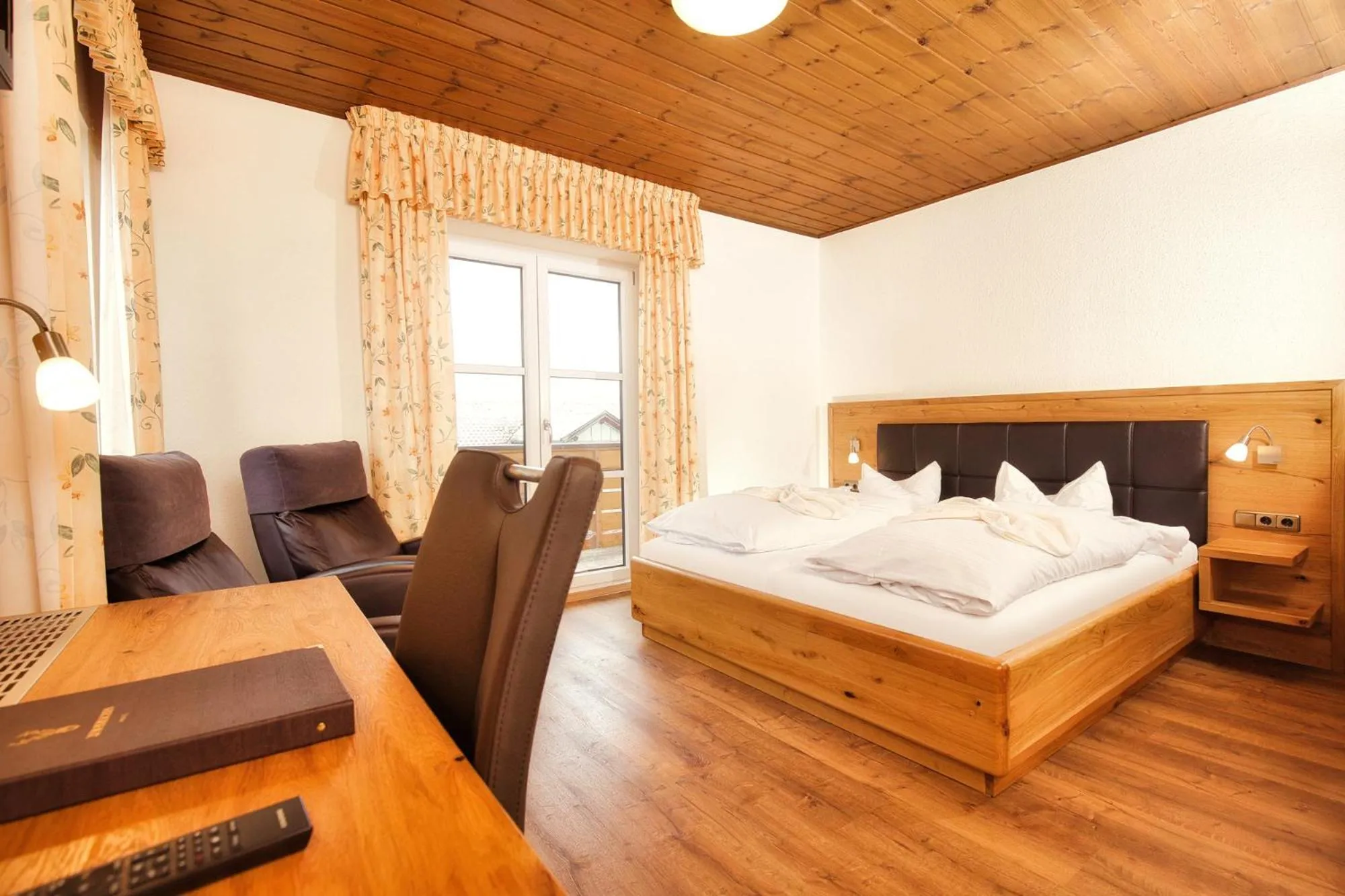 Photo of the whole room, Bed in Hotel zum Hirschen