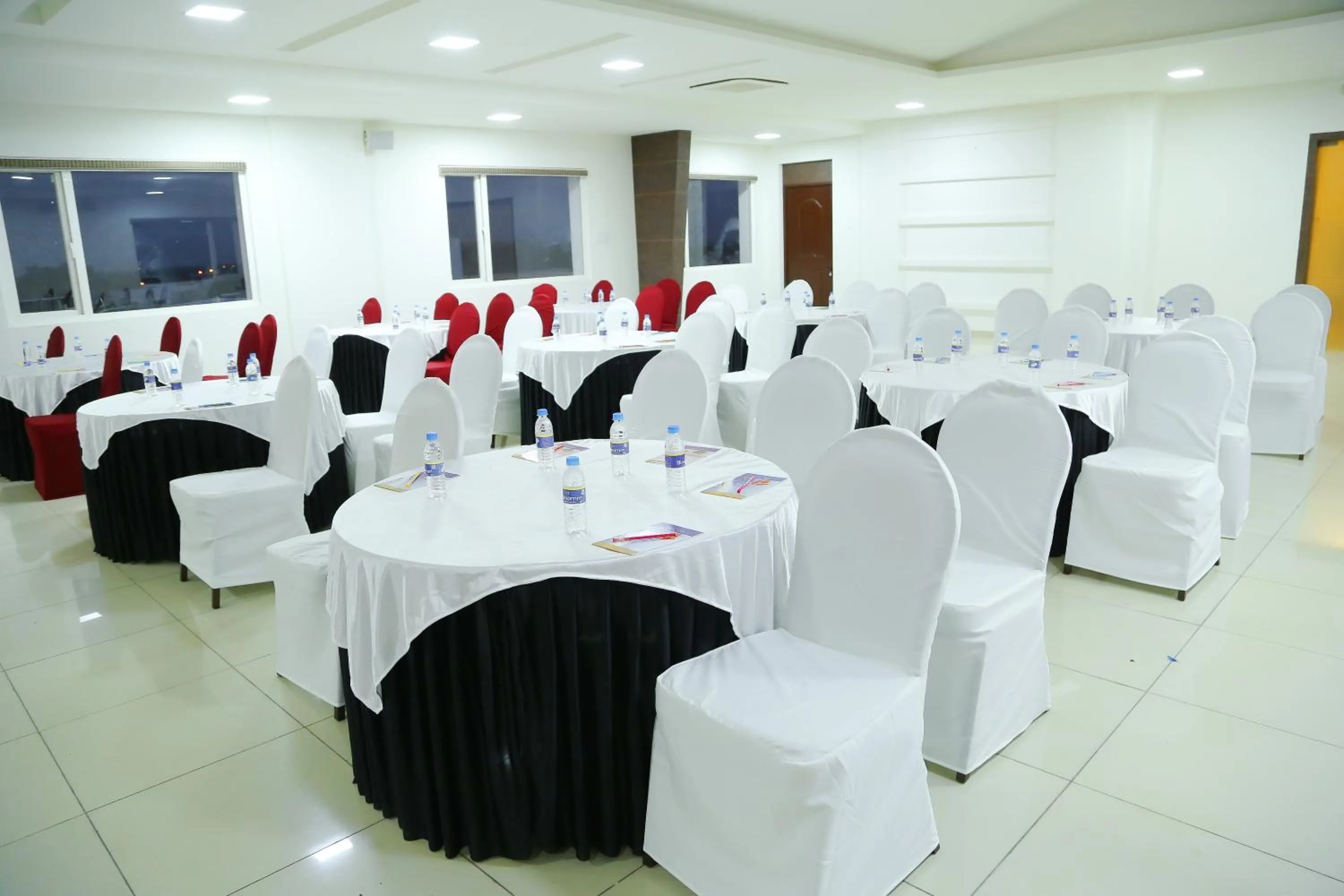 Banquet/Function facilities in Hotel Jump In & Out