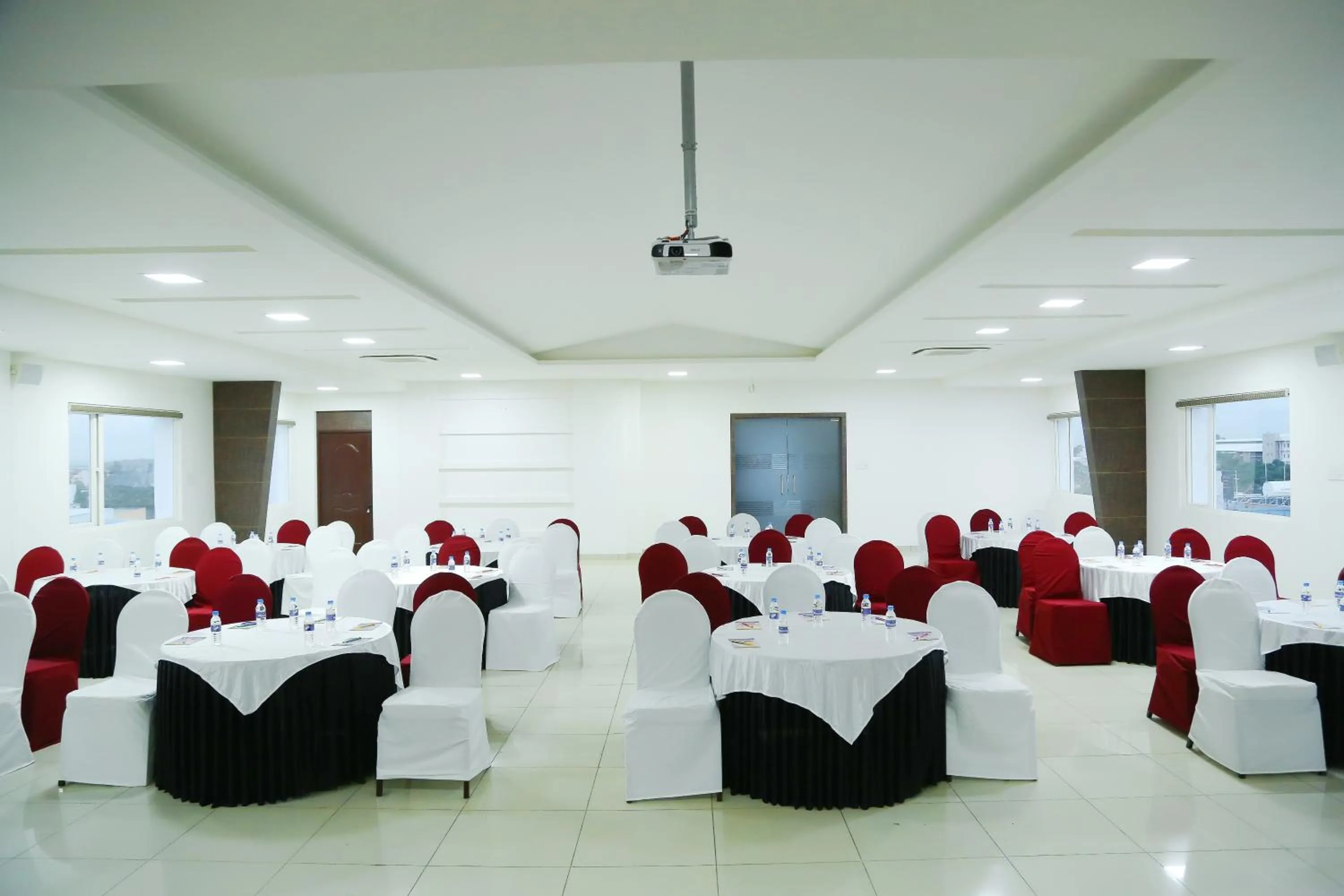 Business facilities in Hotel Jump In & Out