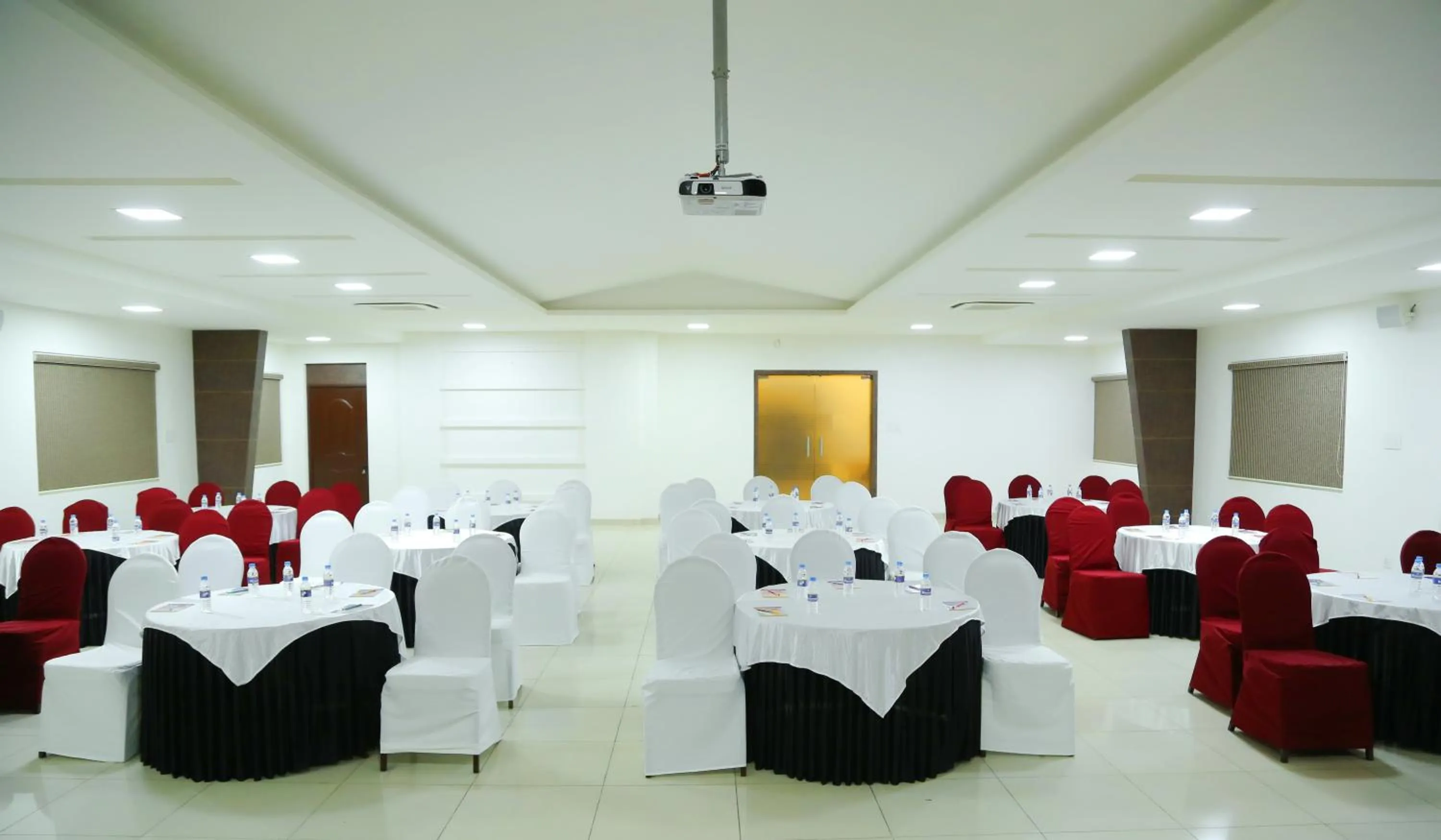 Business facilities in Hotel Jump In & Out