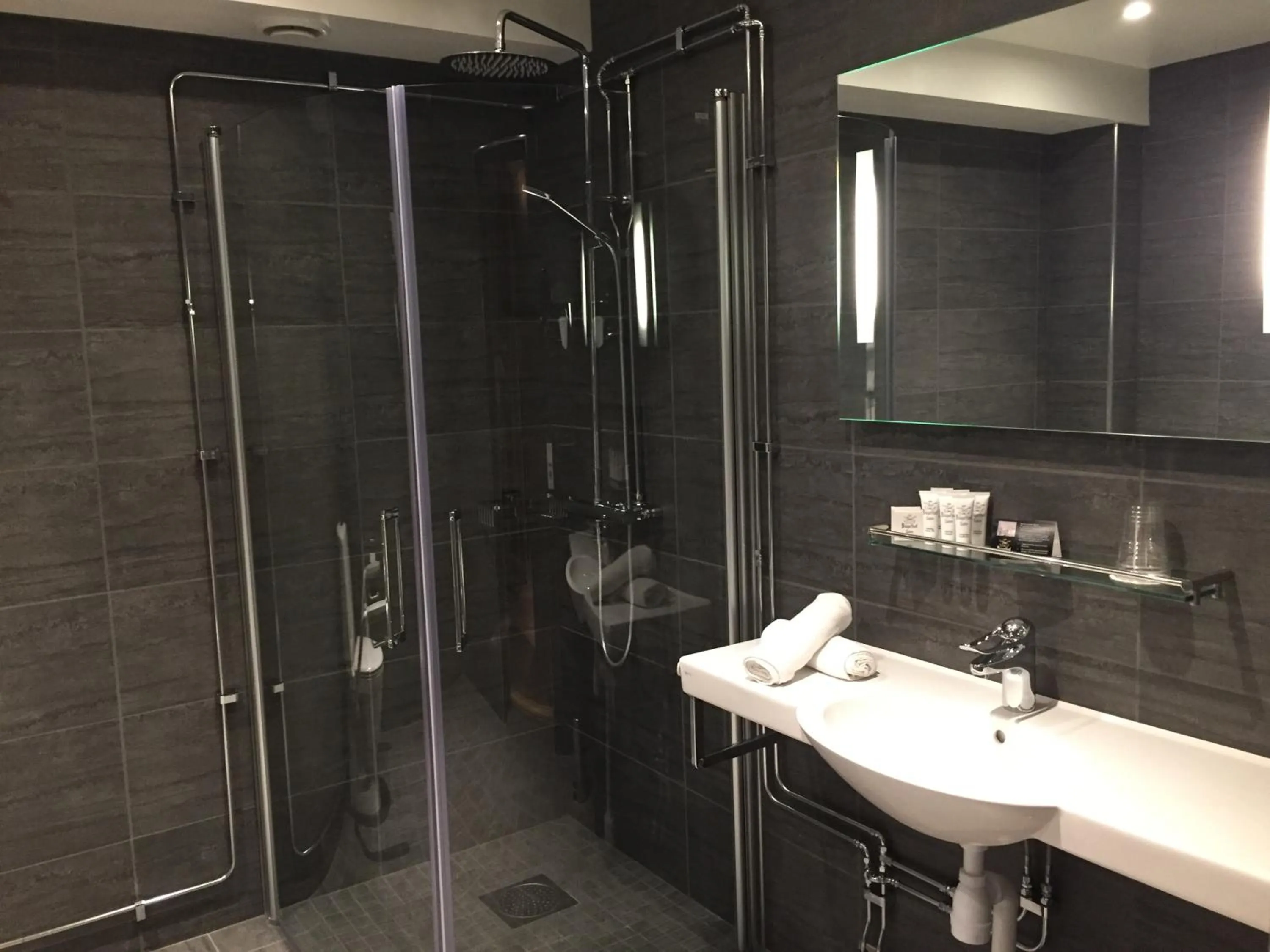 Shower in Hotel Bügelhof