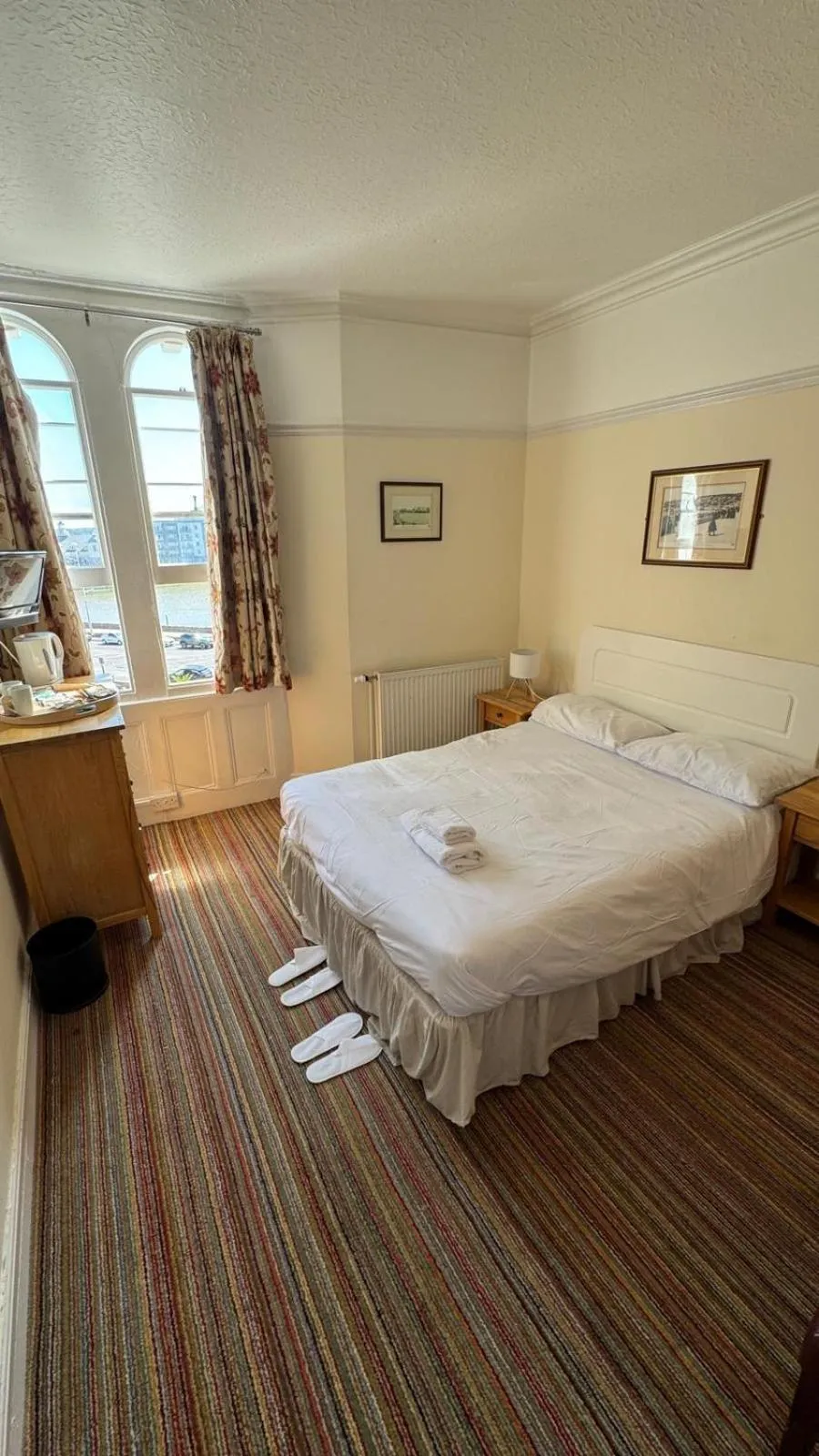 Bathroom, Bed in New Birchfield Hotel