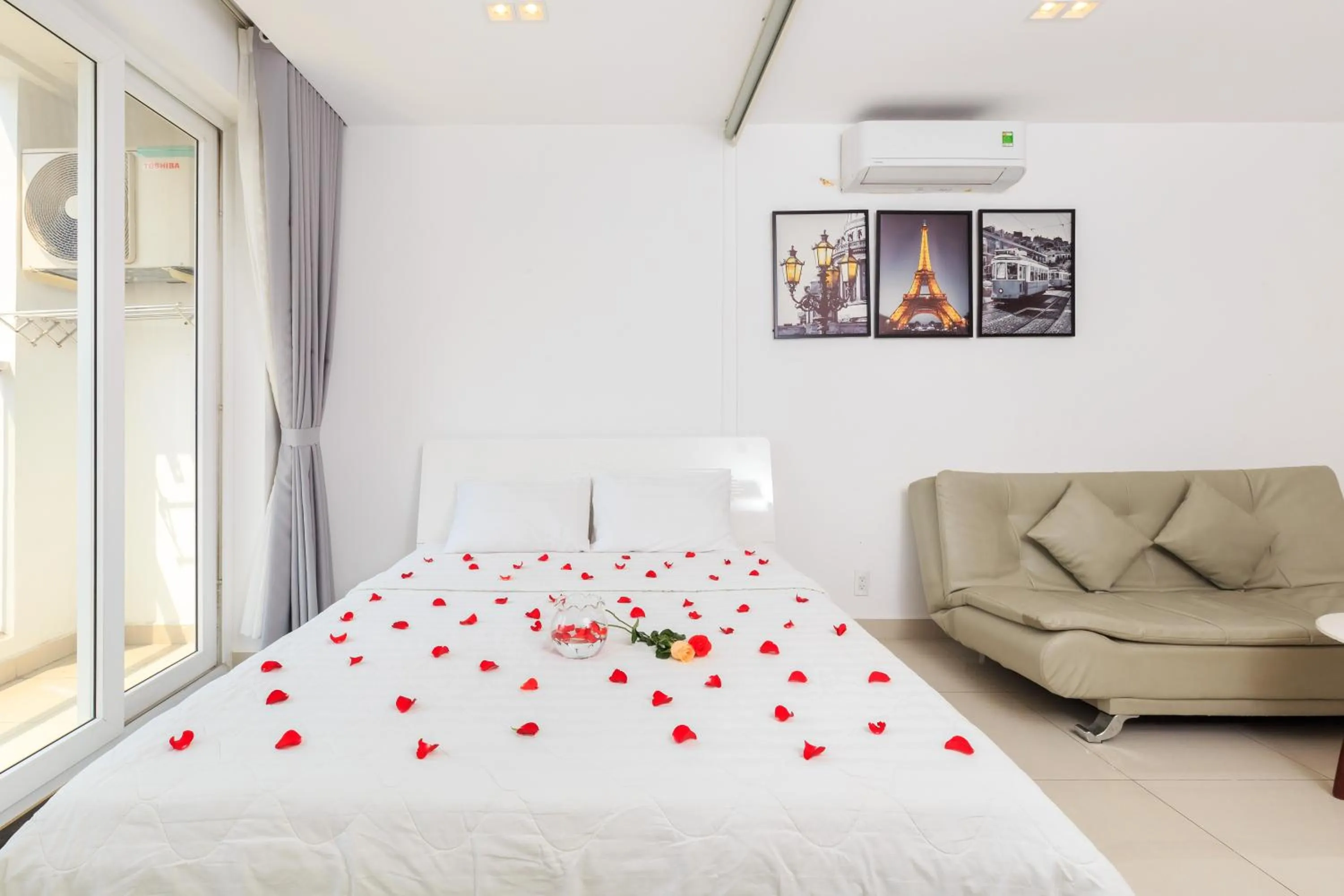 Bed in Sky Center Near Airport