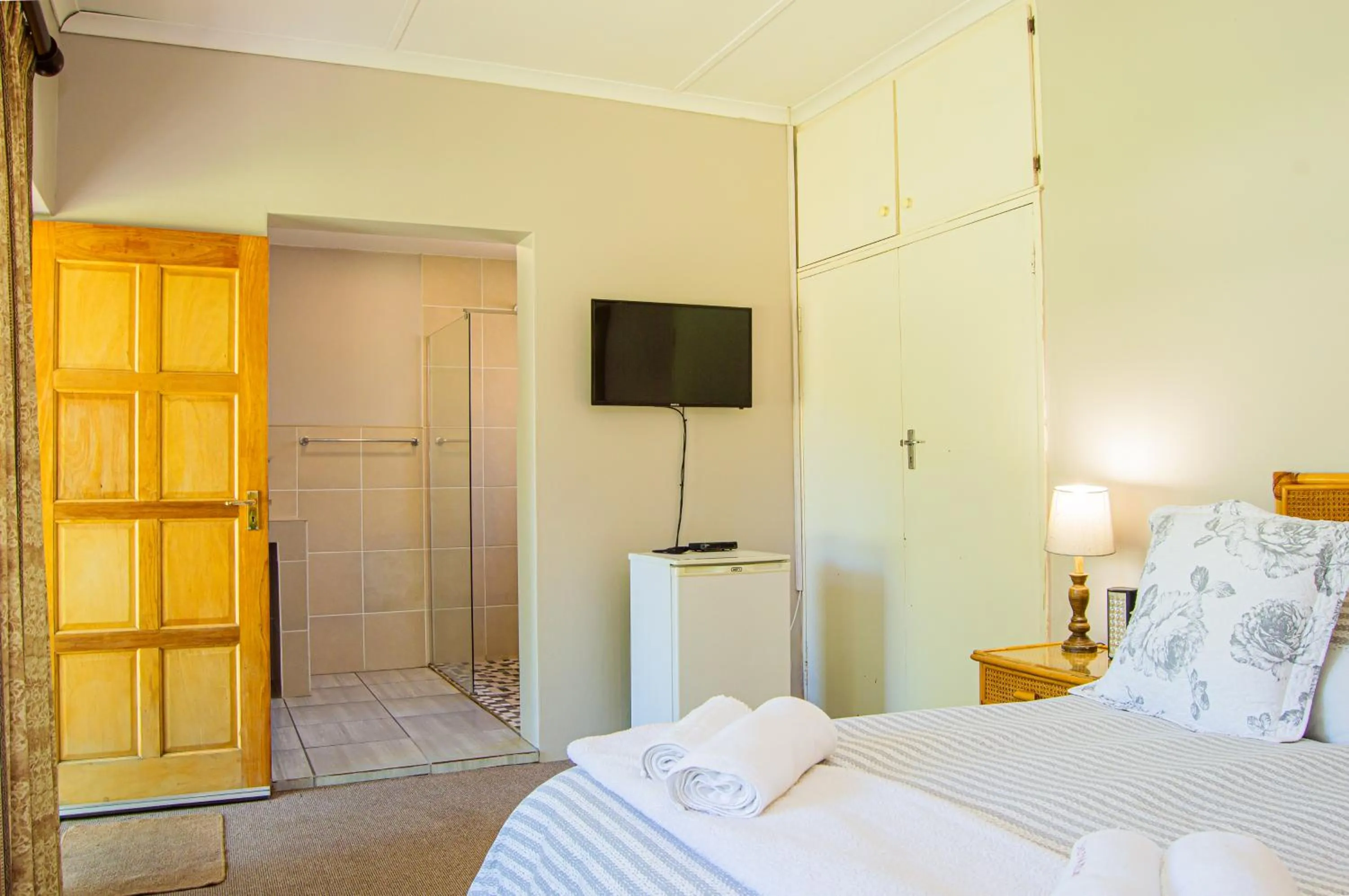 Bedroom, Bed in Dunroamin Bed and Breakfast