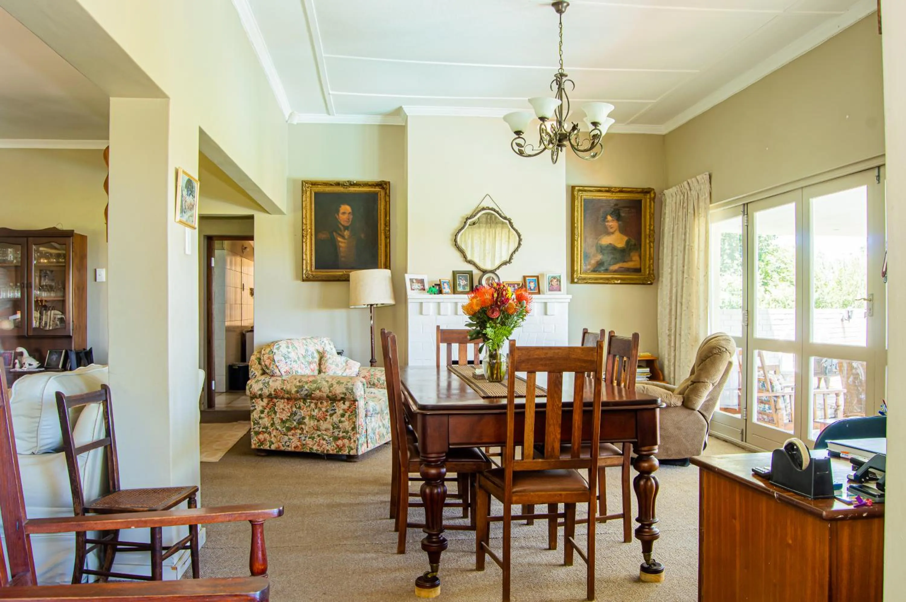 Text overlay in Dunroamin Bed and Breakfast