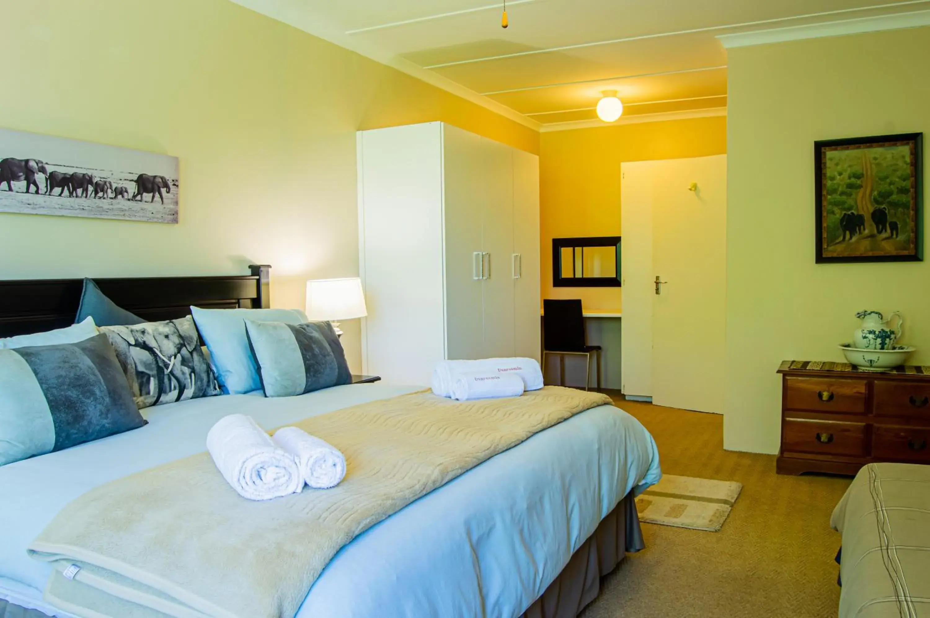 Deluxe King Suite - single occupancy in Dunroamin Bed and Breakfast Deluxe King Suite - single occupancy in Dunroamin Bed and Breakfast