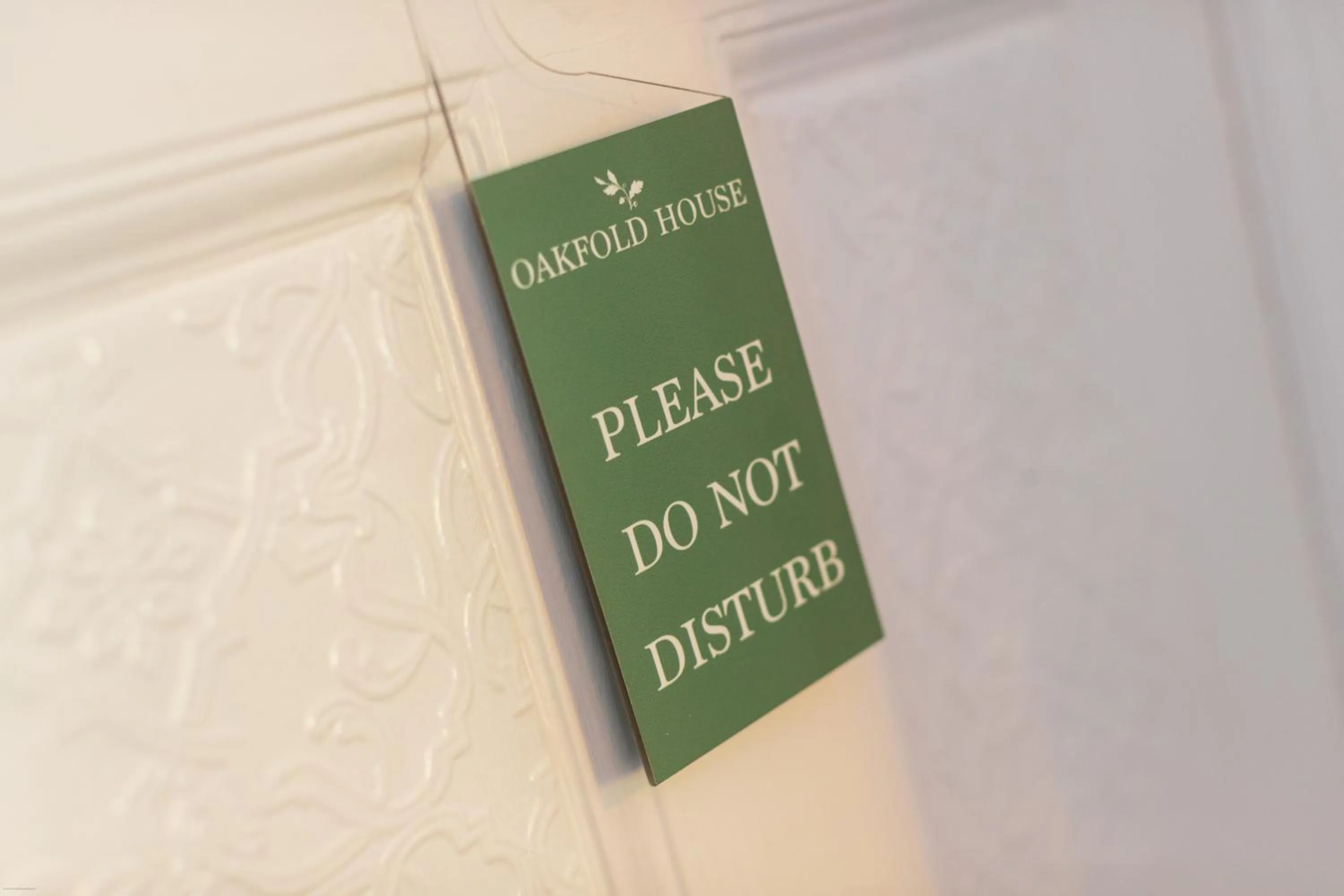 Logo/Certificate/Sign in Oakfold House