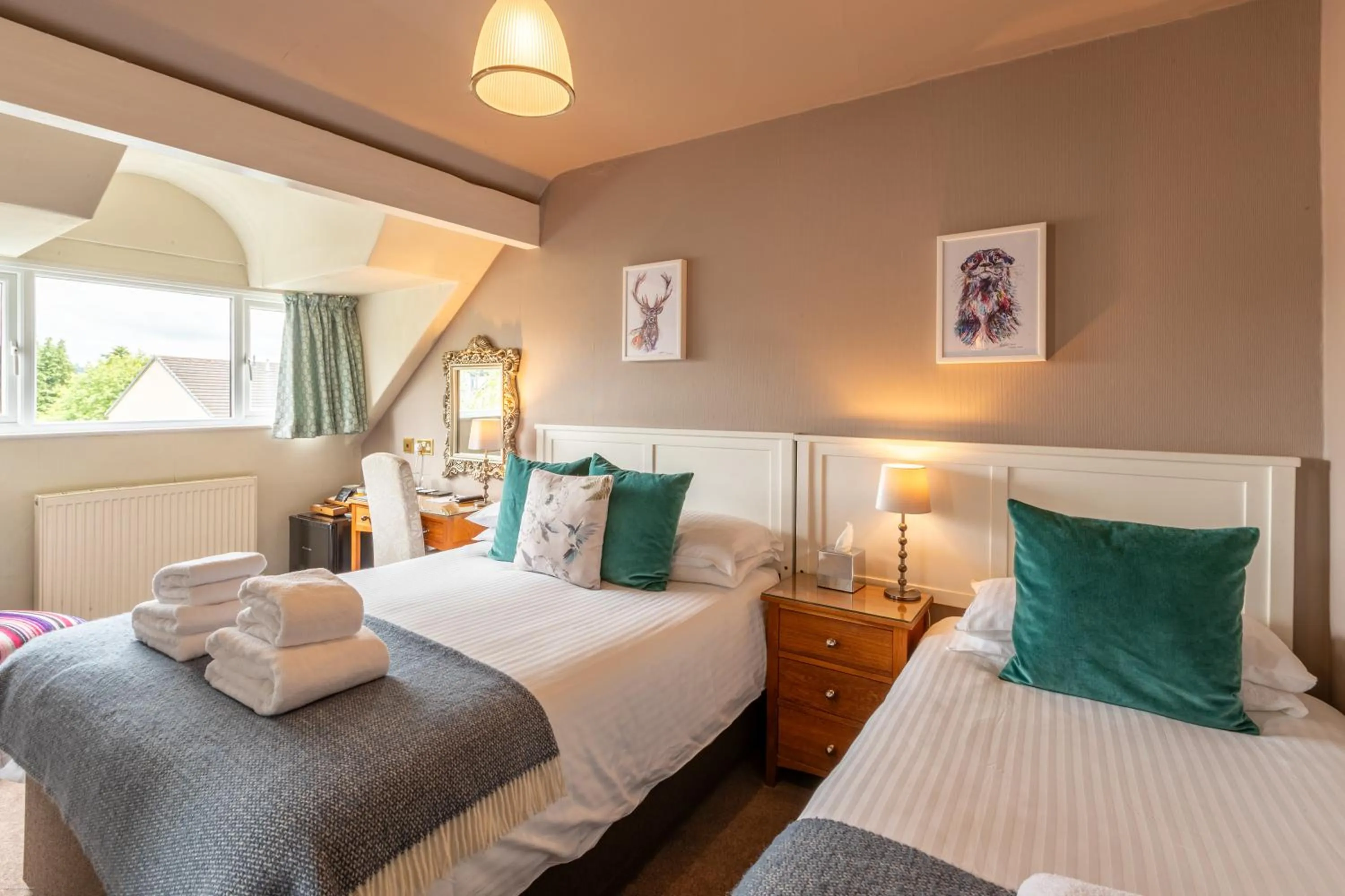 Bedroom, Bed in Oakfold House