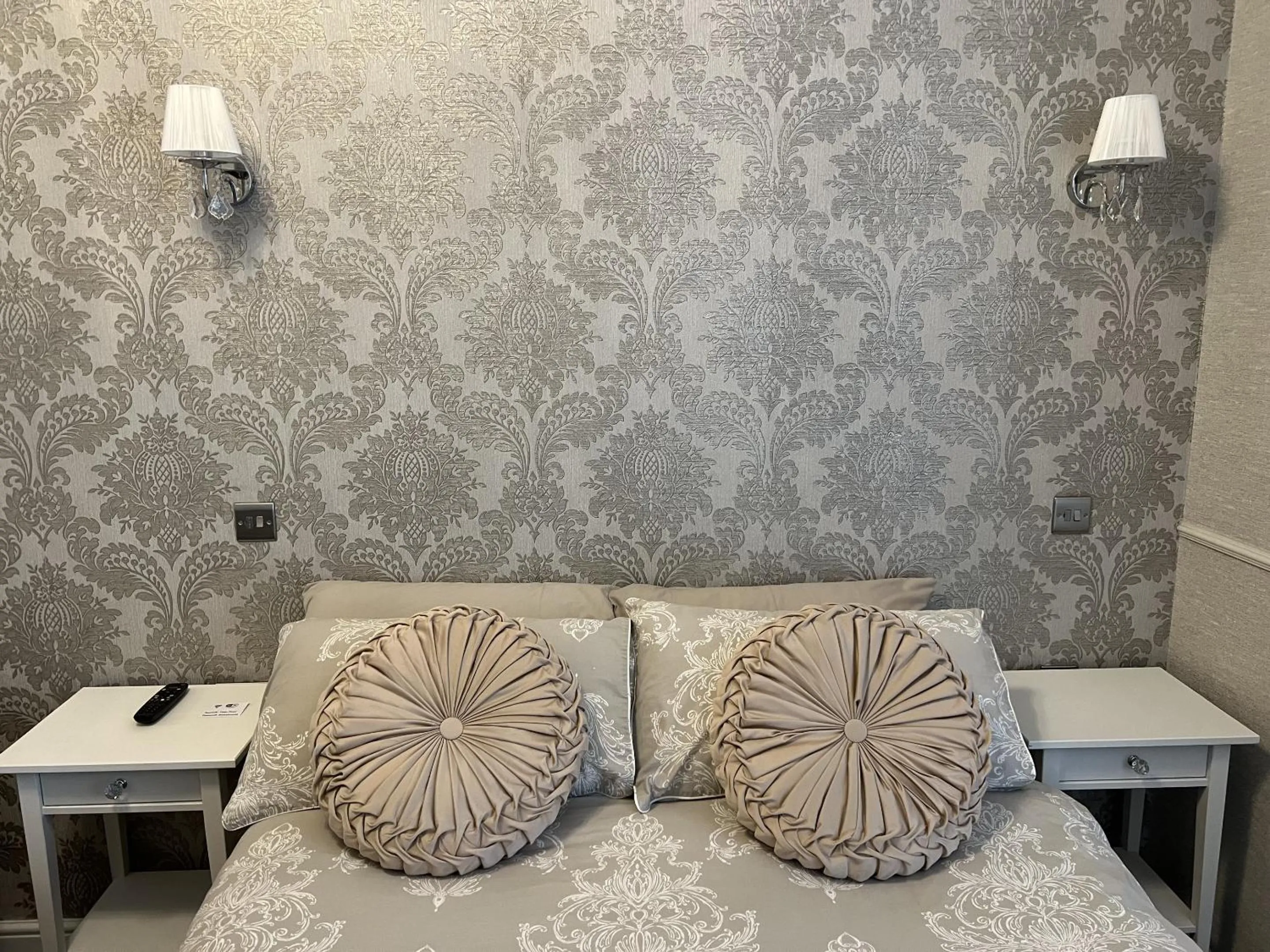 Bedroom in Tanes Hotel