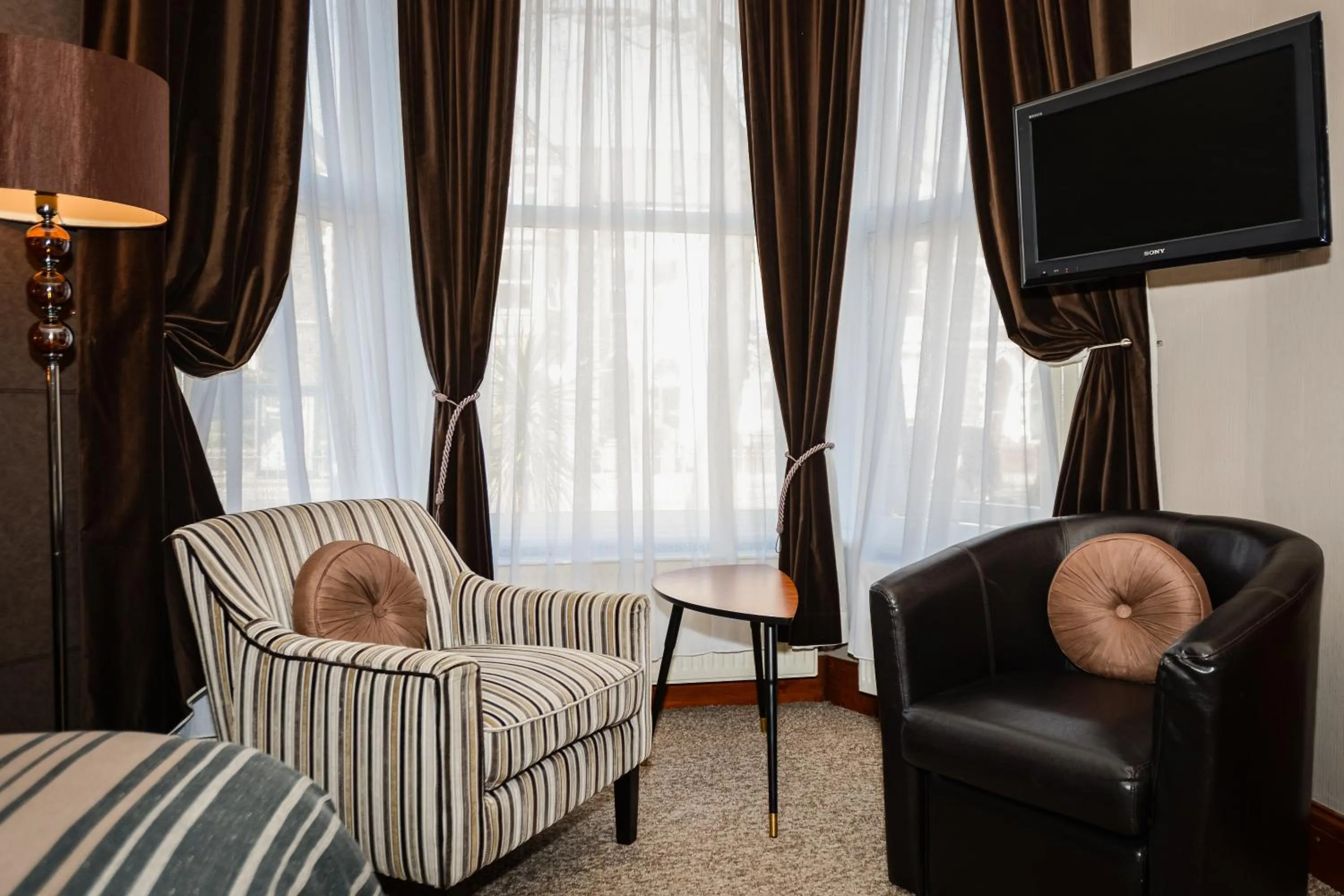 Bedroom in Tanes Hotel