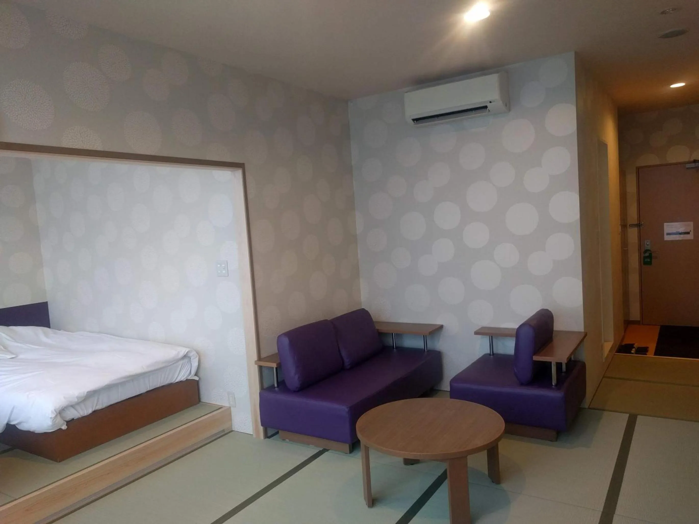 Photo of the whole room, Bed in Bayside Square Kaike Hotel