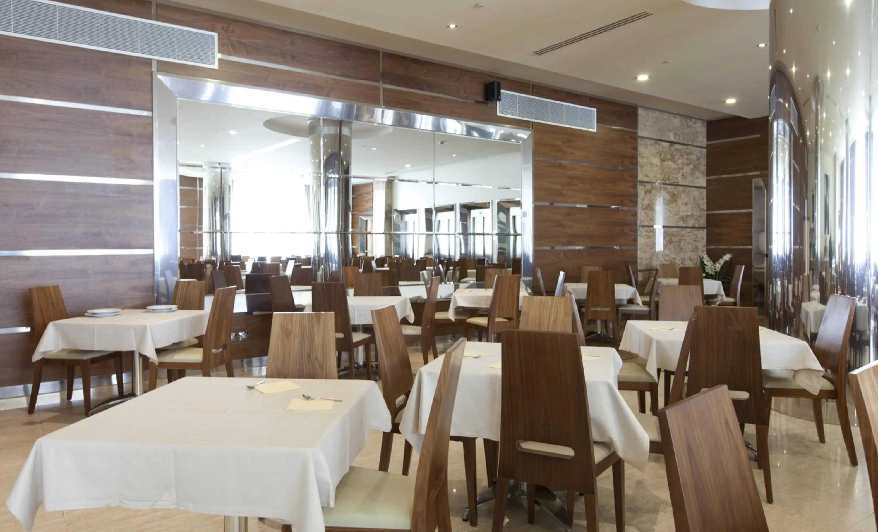 Restaurant/places to eat in Gran Hotel Corona Sol