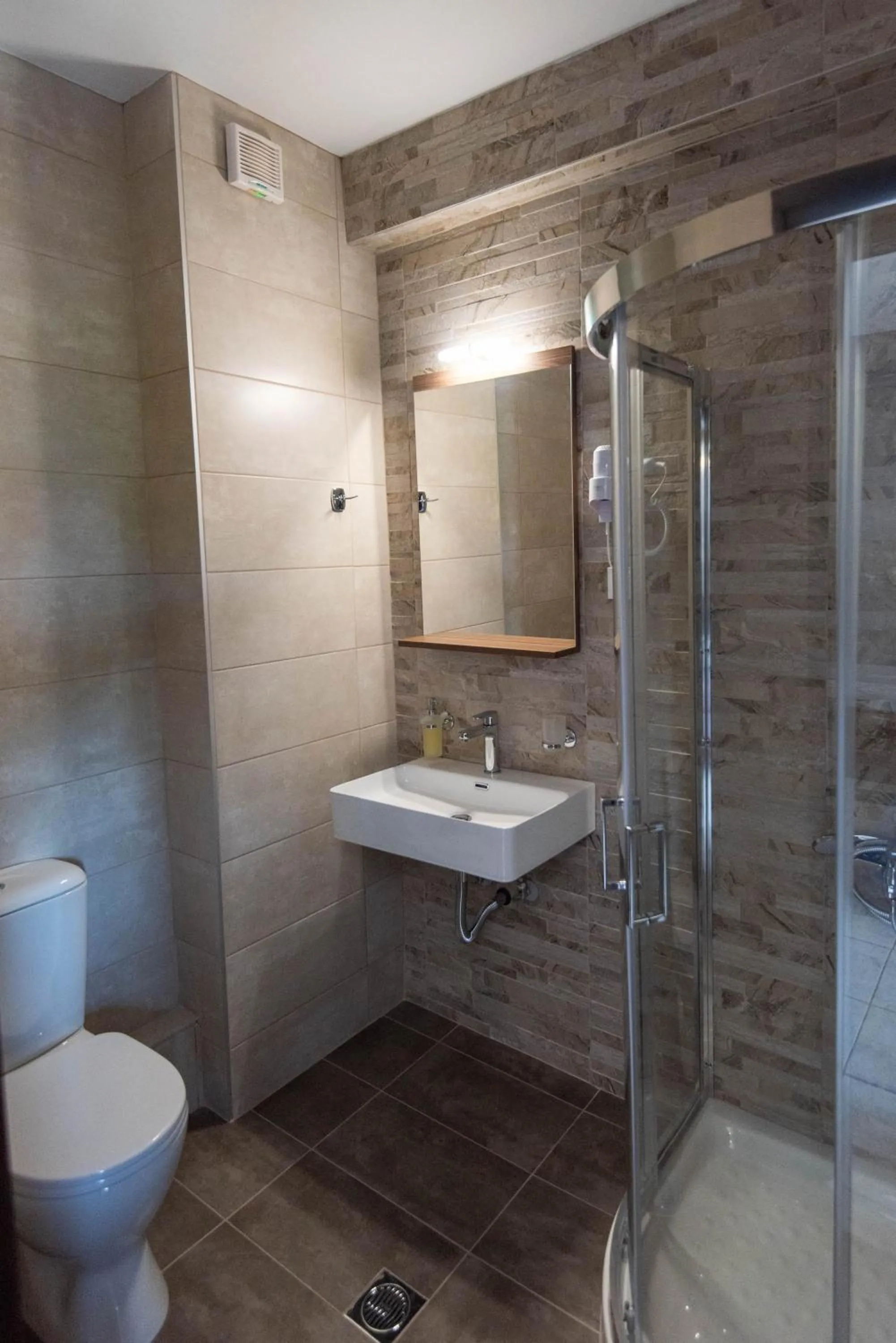 Shower in Domus Inn