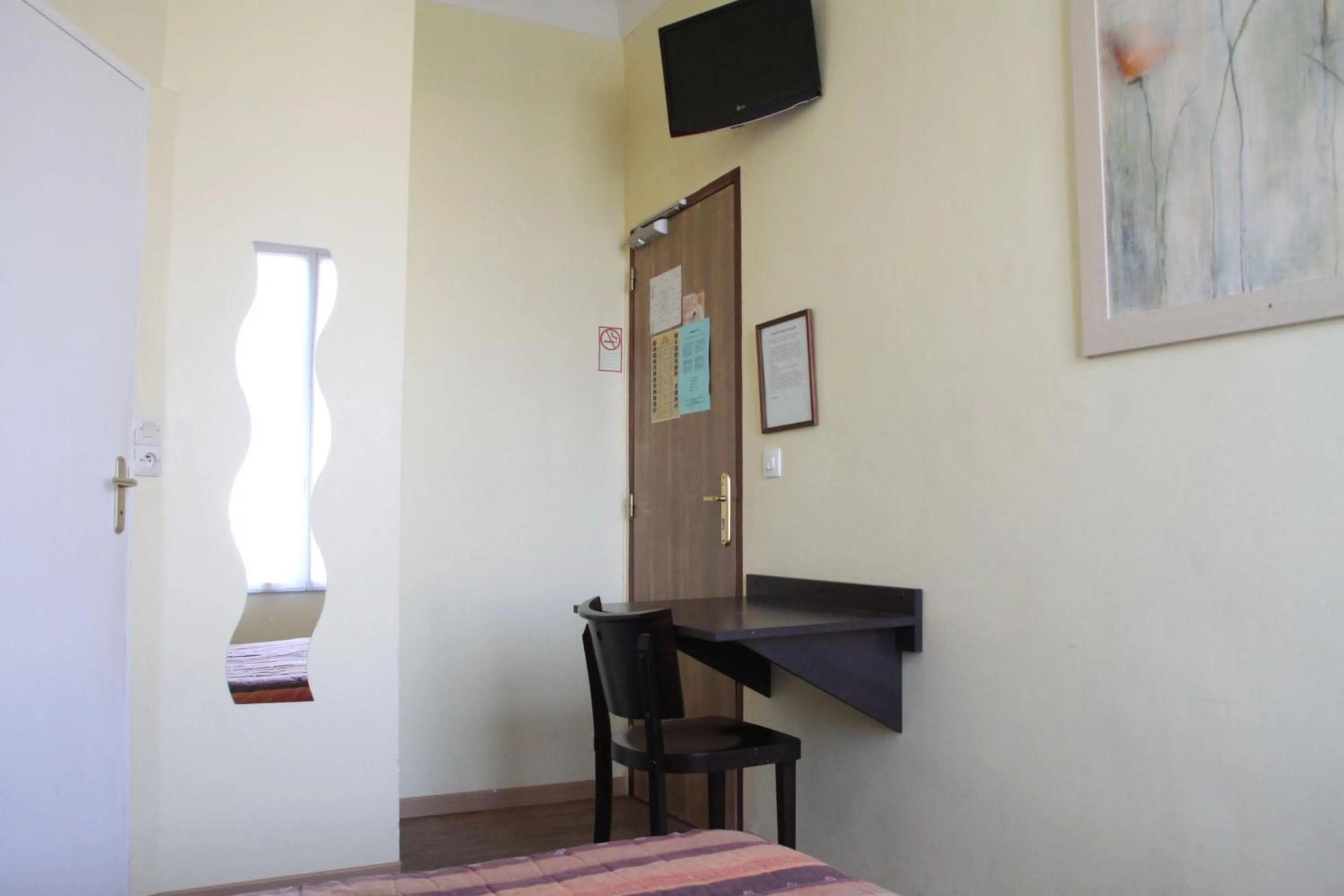 TV and multimedia in Hôtel Trianon