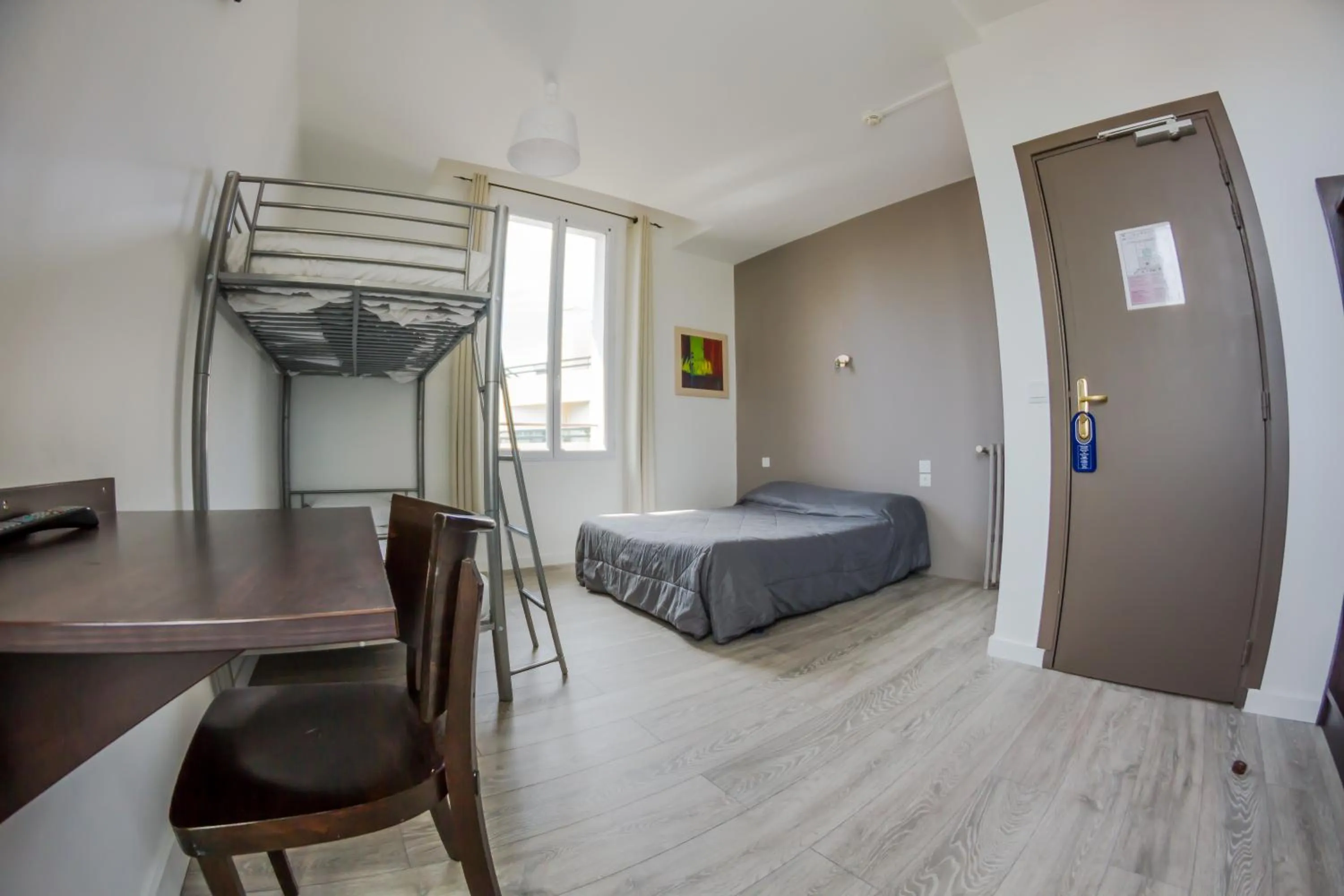 Photo of the whole room, Bed in Hôtel Trianon