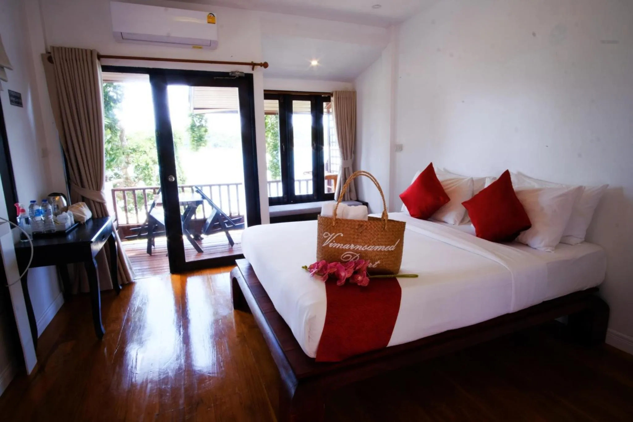 Photo of the whole room, Bed in Vimarn Samed Resort