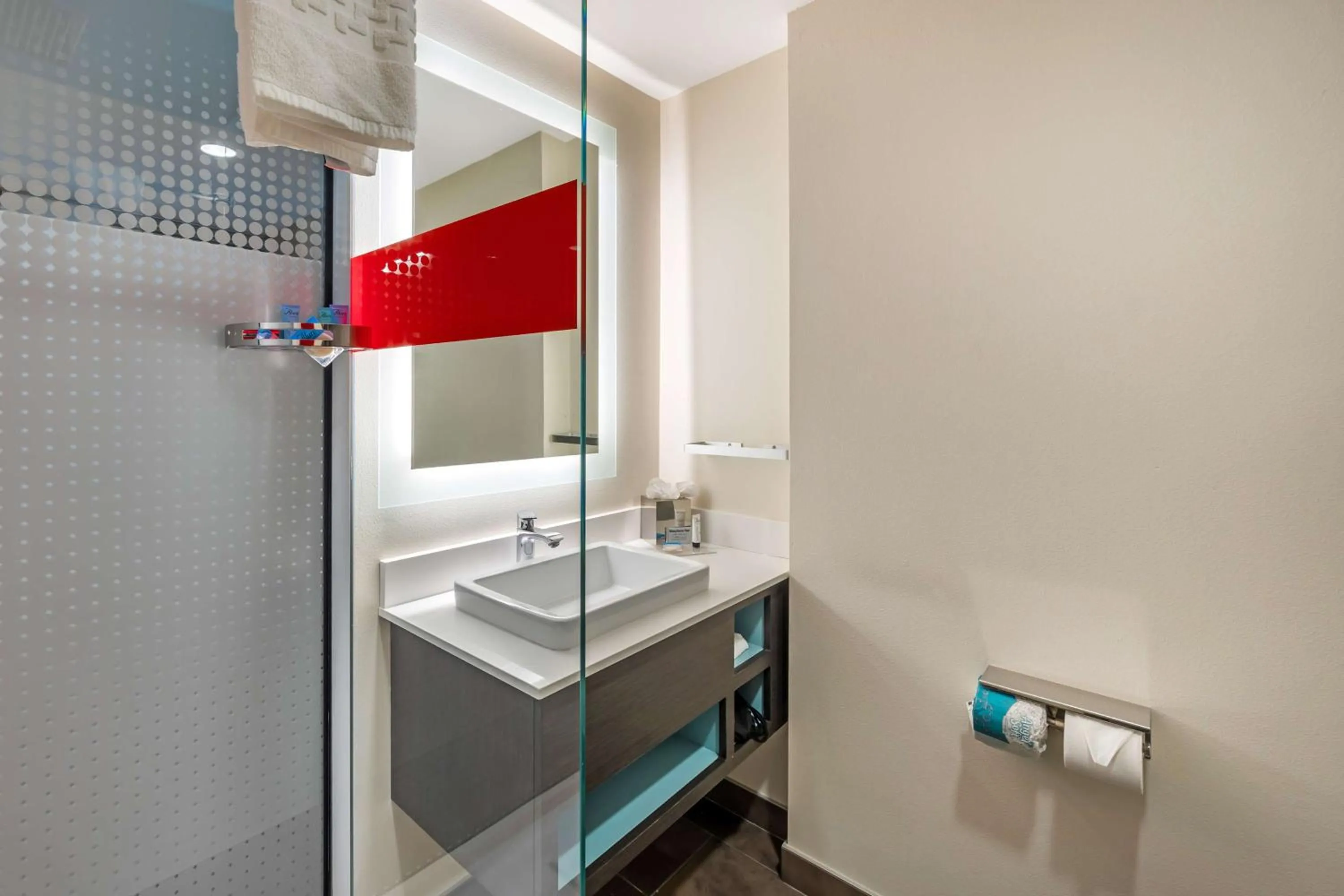 Bathroom in Vīb Best Western Springfield