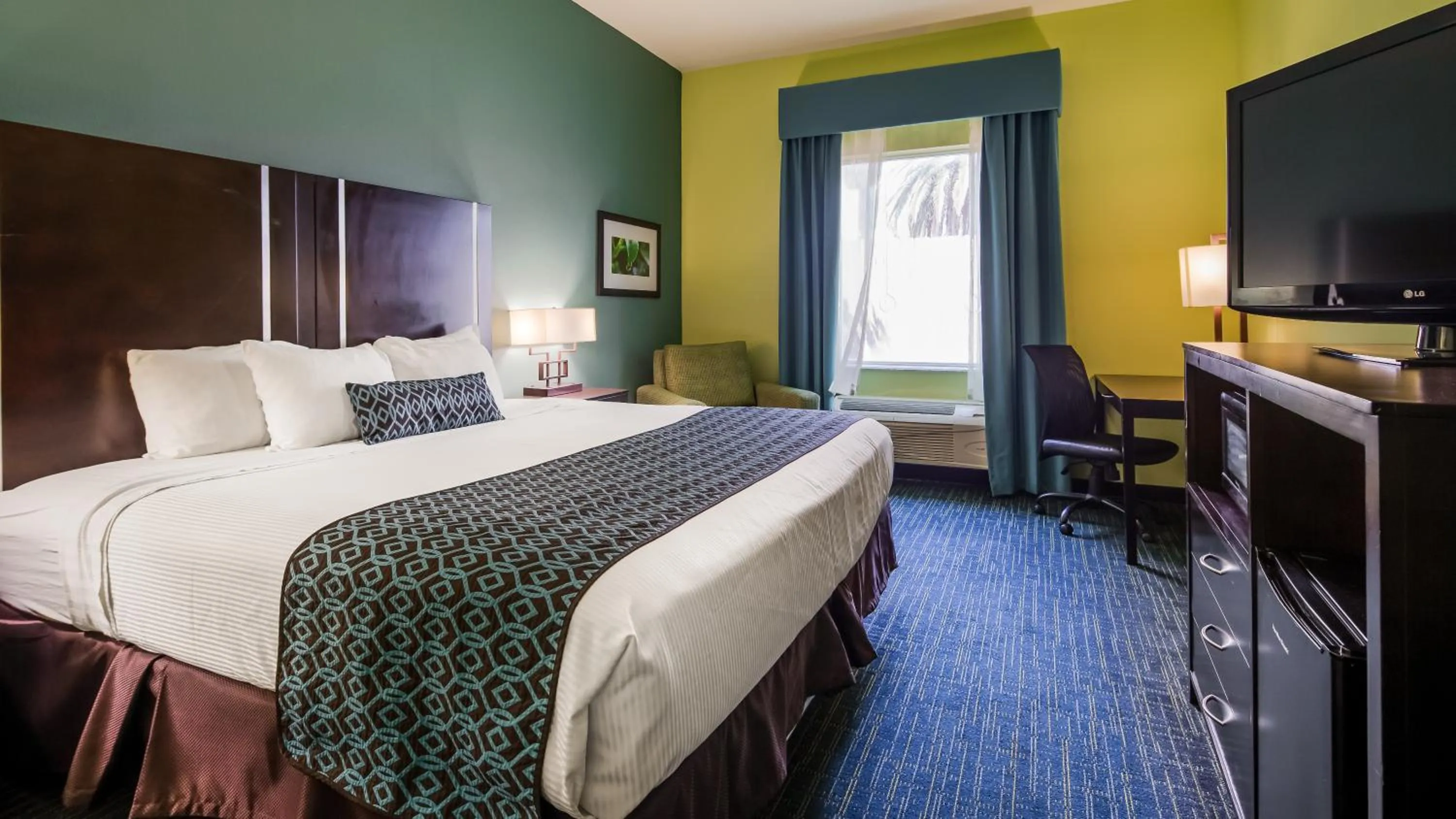 Bedroom, Bed in Best Western Plus Carrizo Springs Inn & Suites