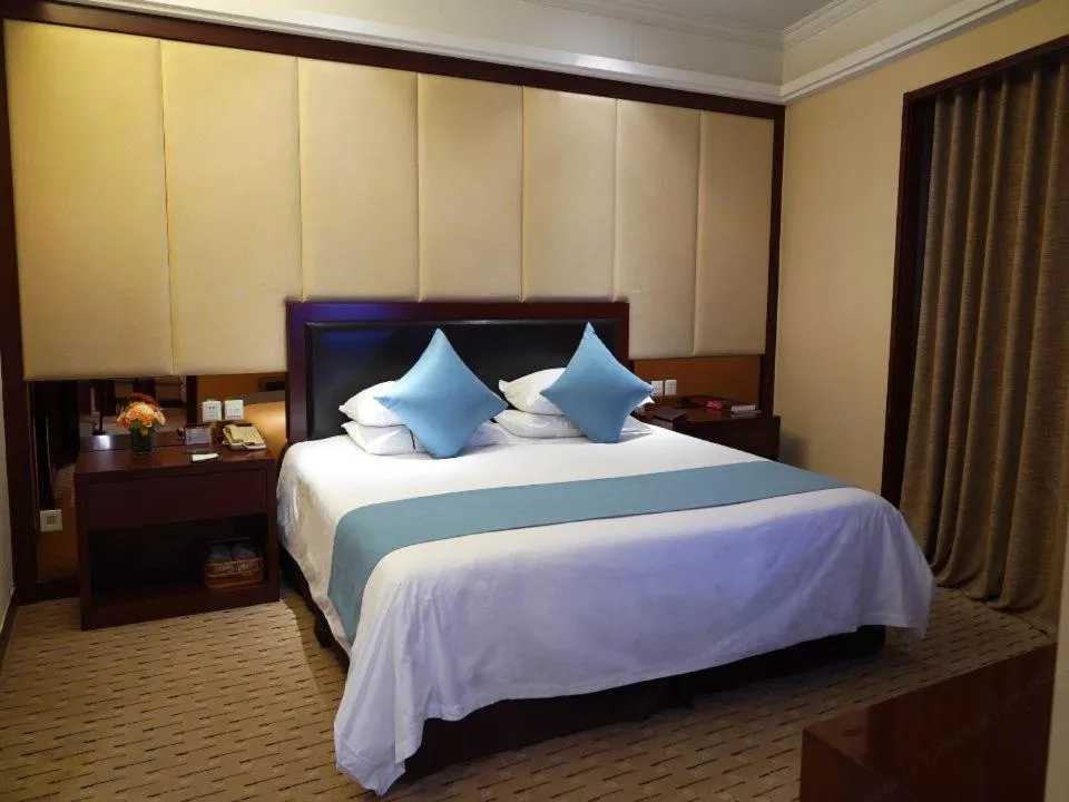 Bed in Royal Palace Hotel Haining