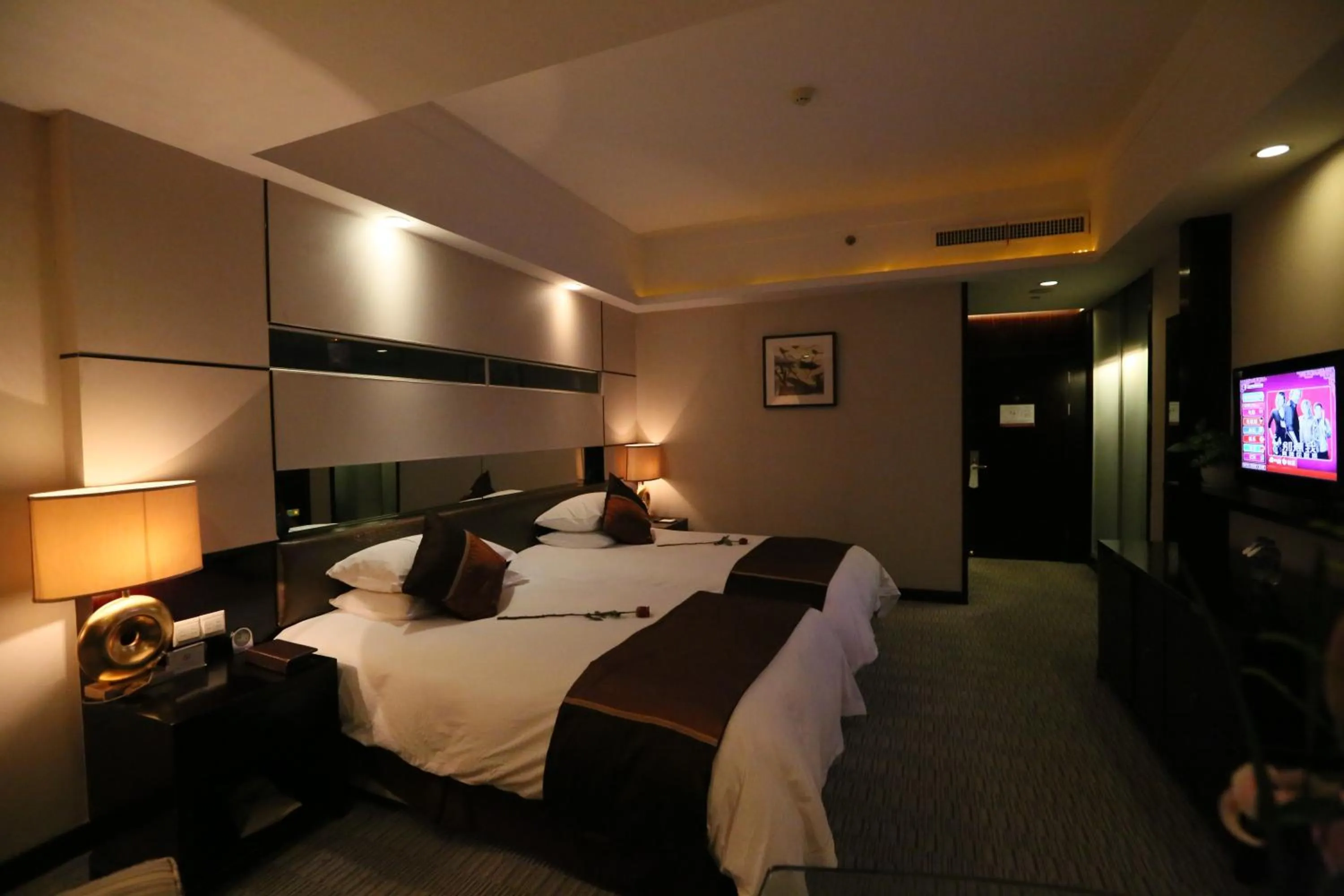 Photo of the whole room, Bed in Royal Palace Hotel Haining