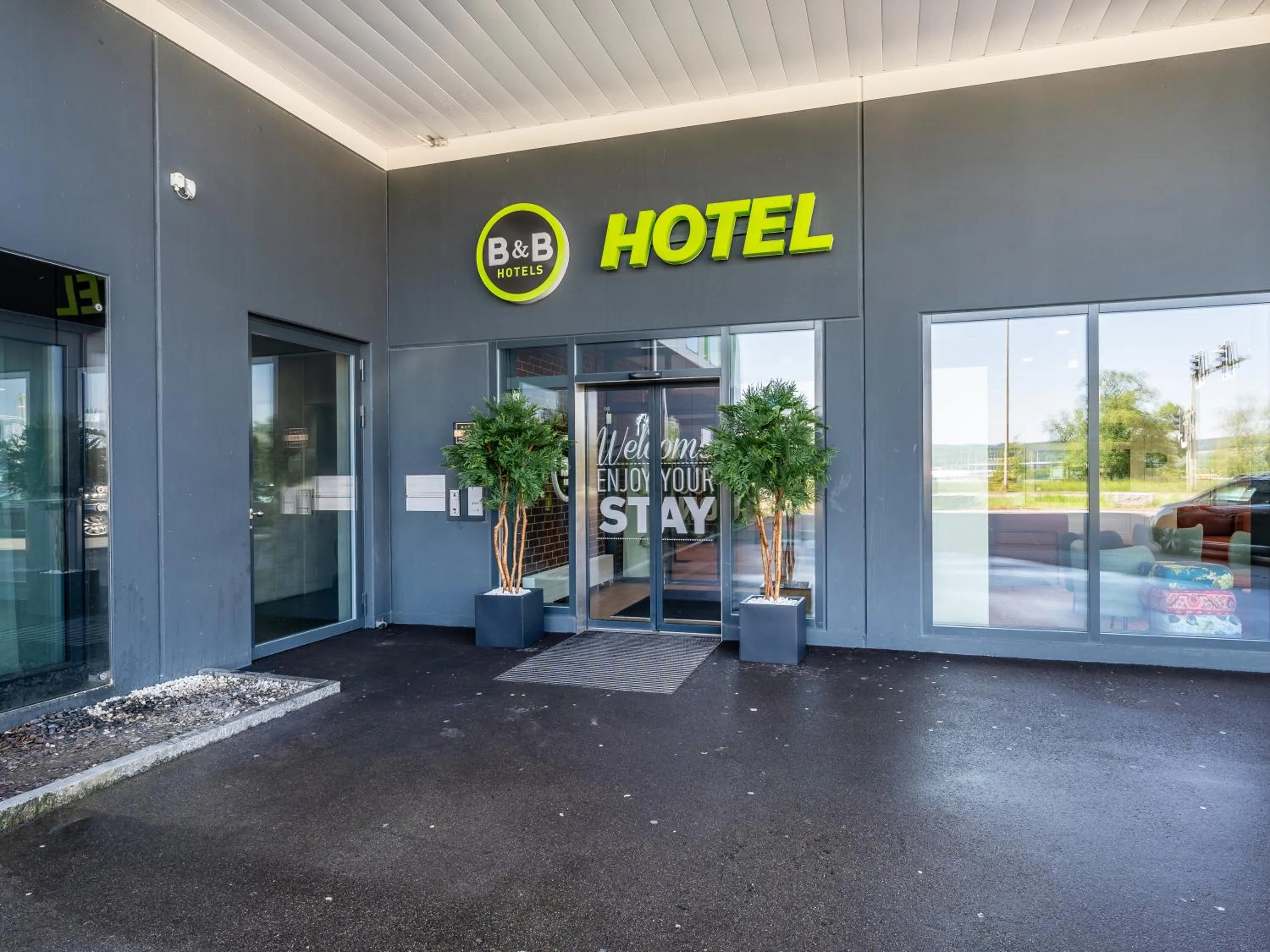 Property building in B&B HOTEL Zürich Airport