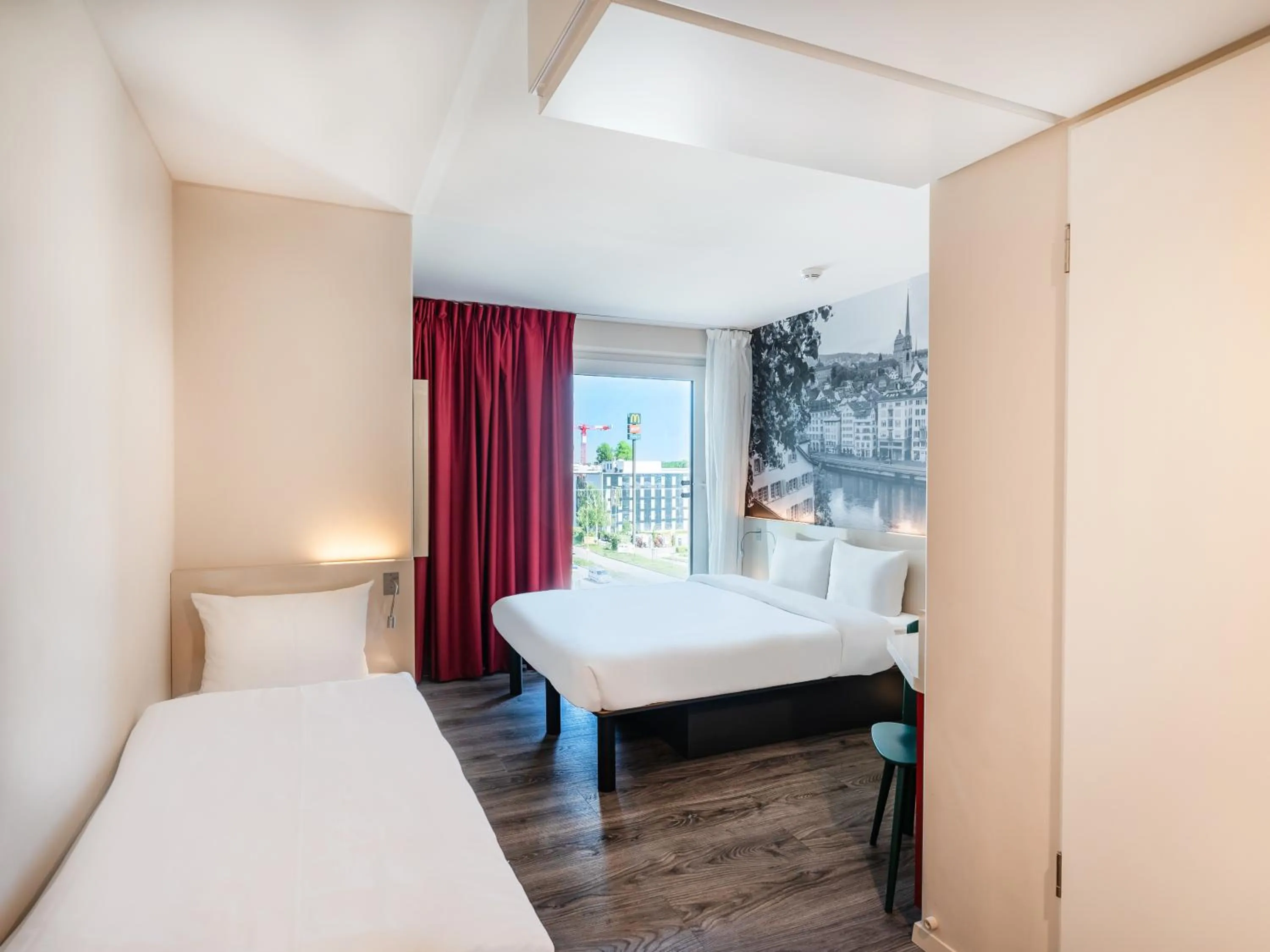 Bed in B&B HOTEL Zürich Airport