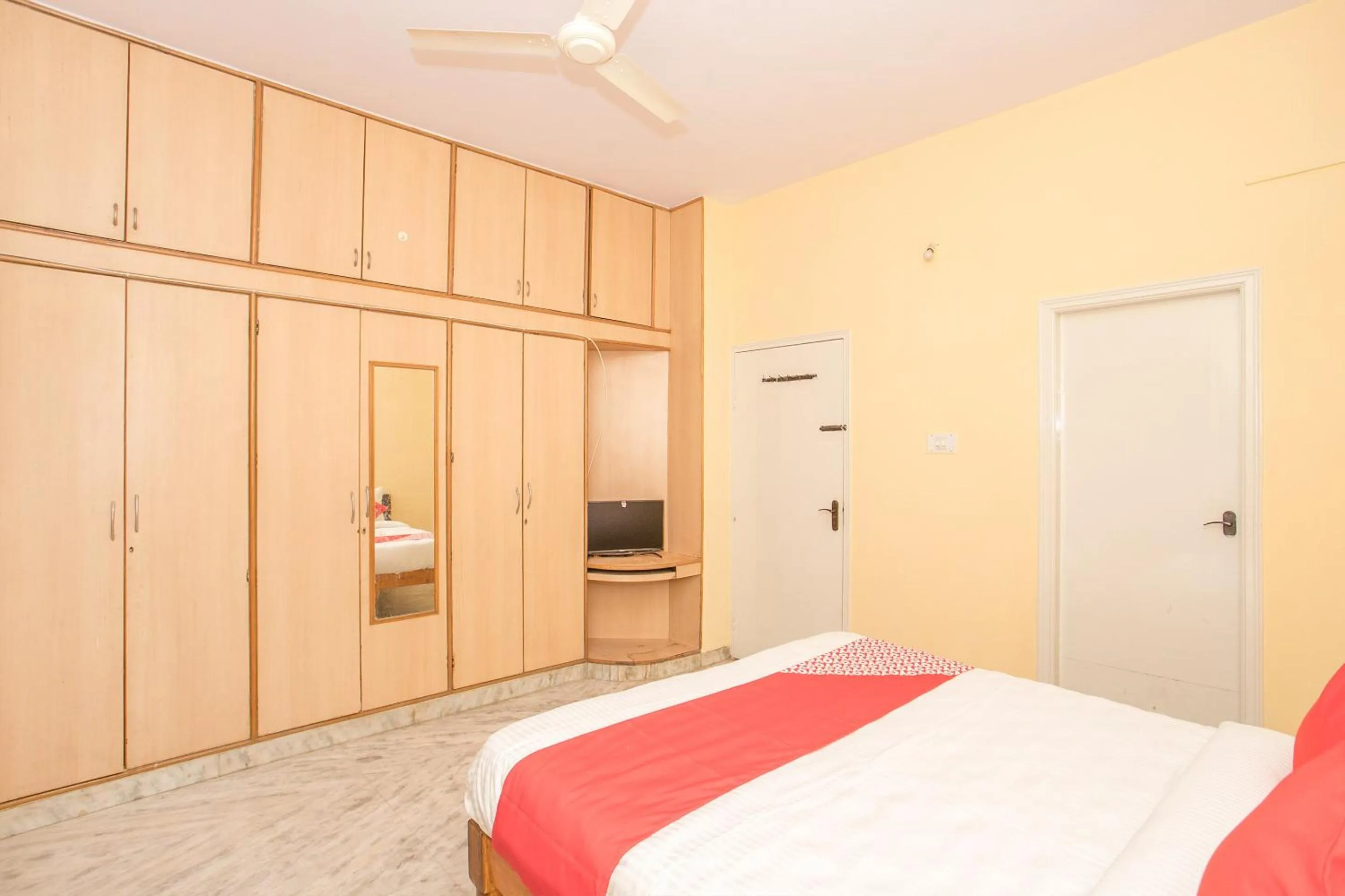 Bedroom in Hotel O Sai Kuteer Near Ragigudda Sri Prasanna Anjaneyaswamy Temple