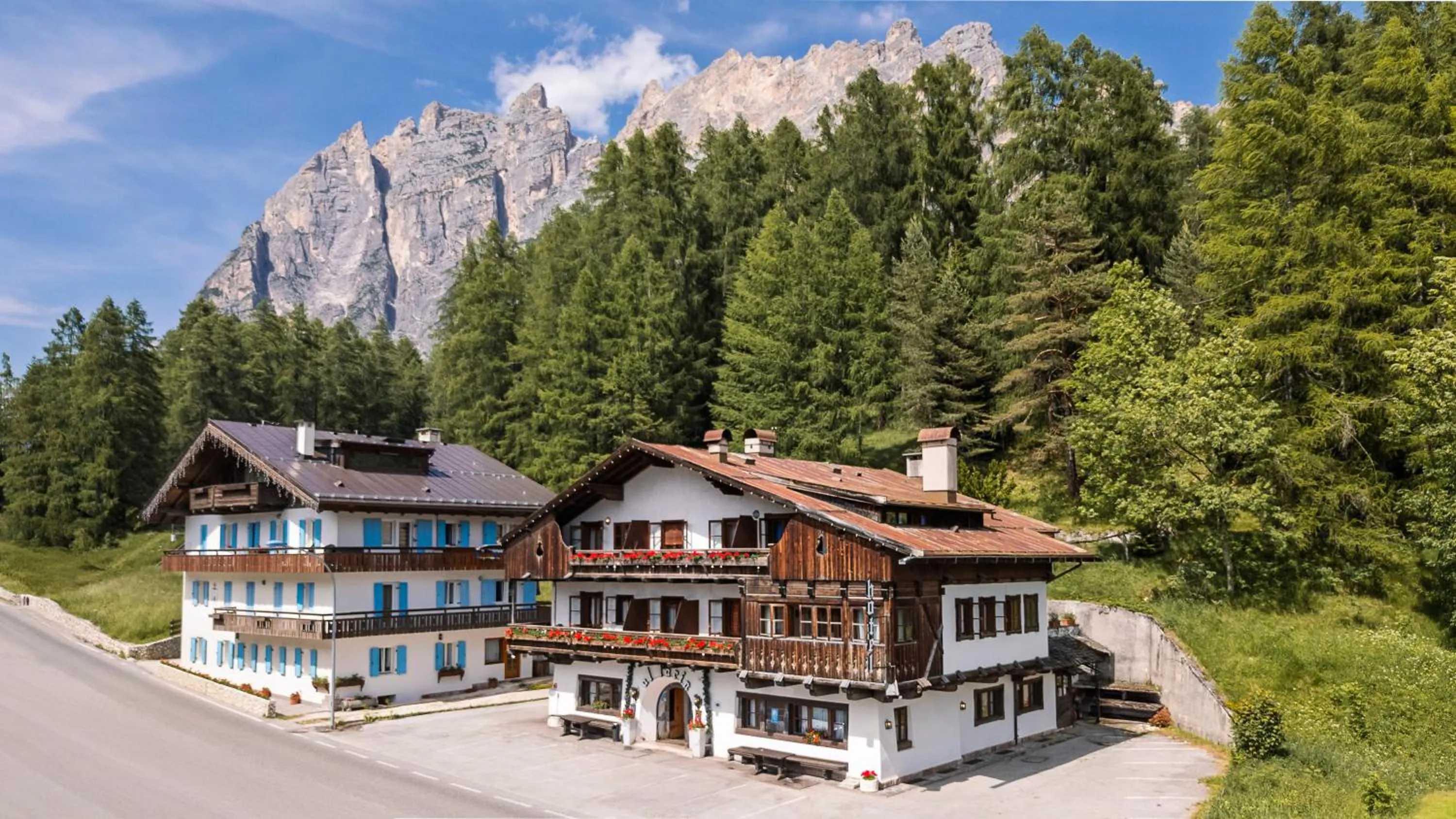 Property building in Hotel Al Larin