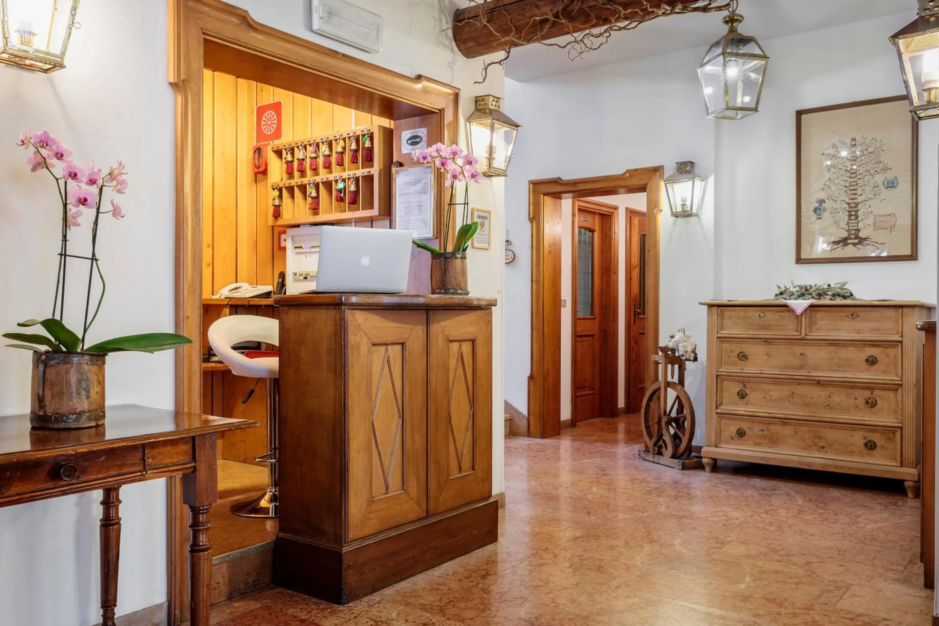 Lobby or reception in Hotel Al Larin