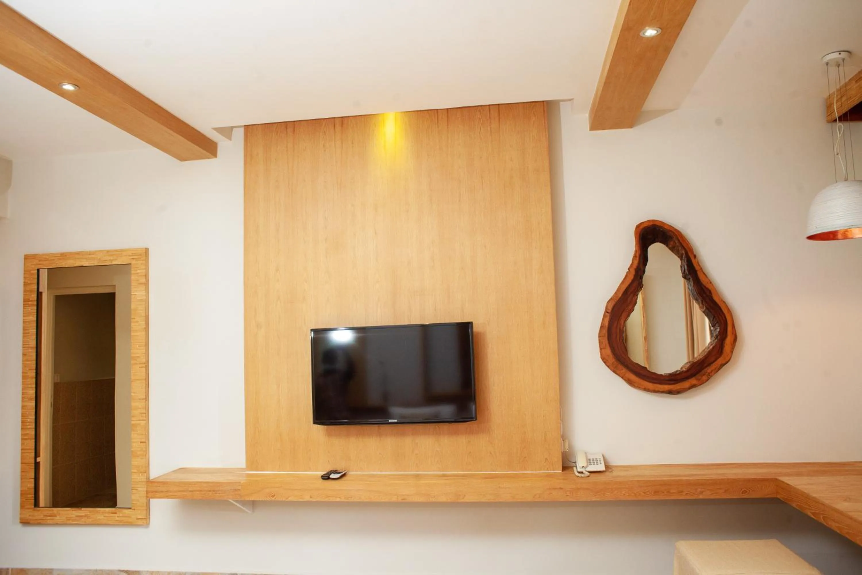 TV and multimedia in Royal Beach Hôtel